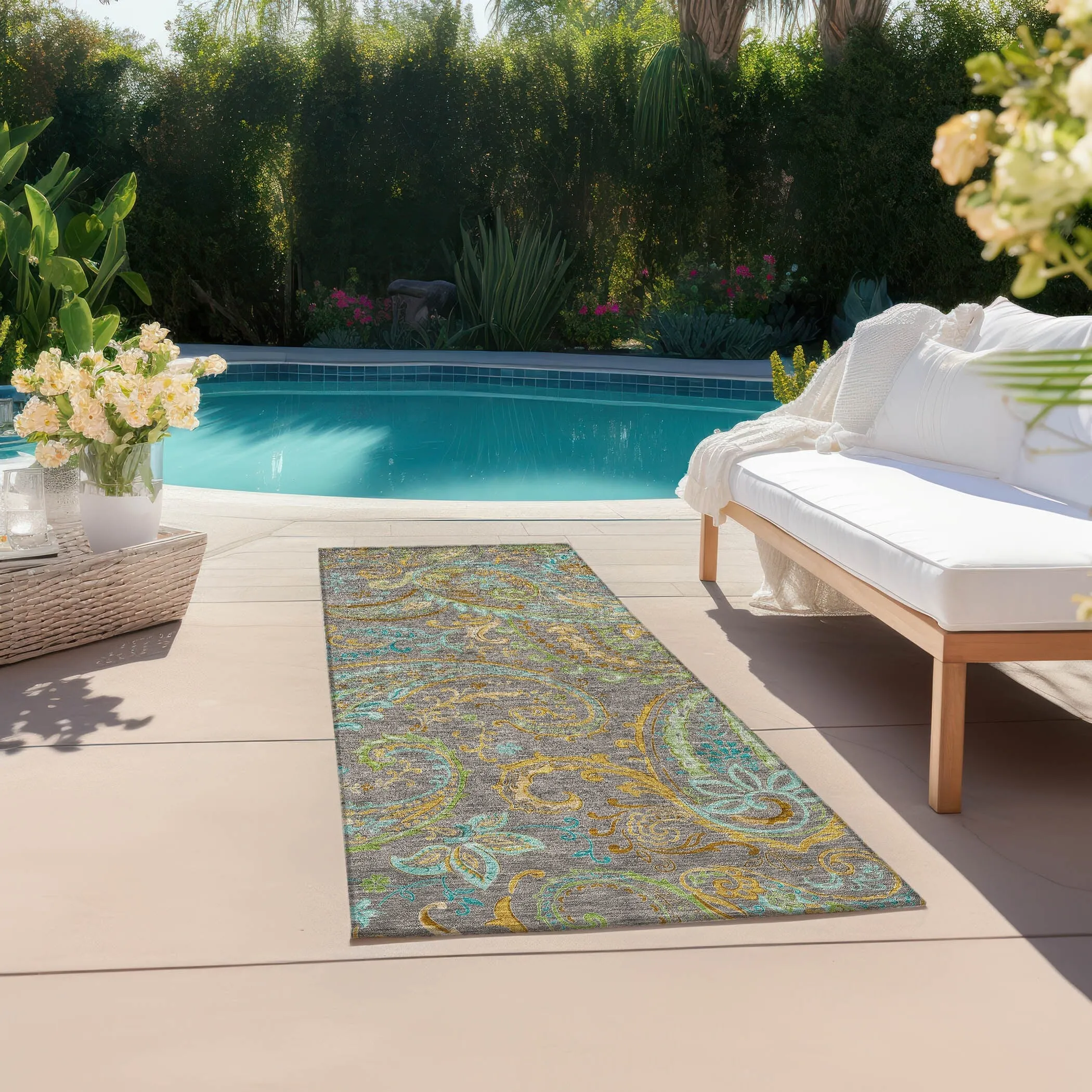 Machine Washable Indoor/ Outdoor Paisley Chantille Rug