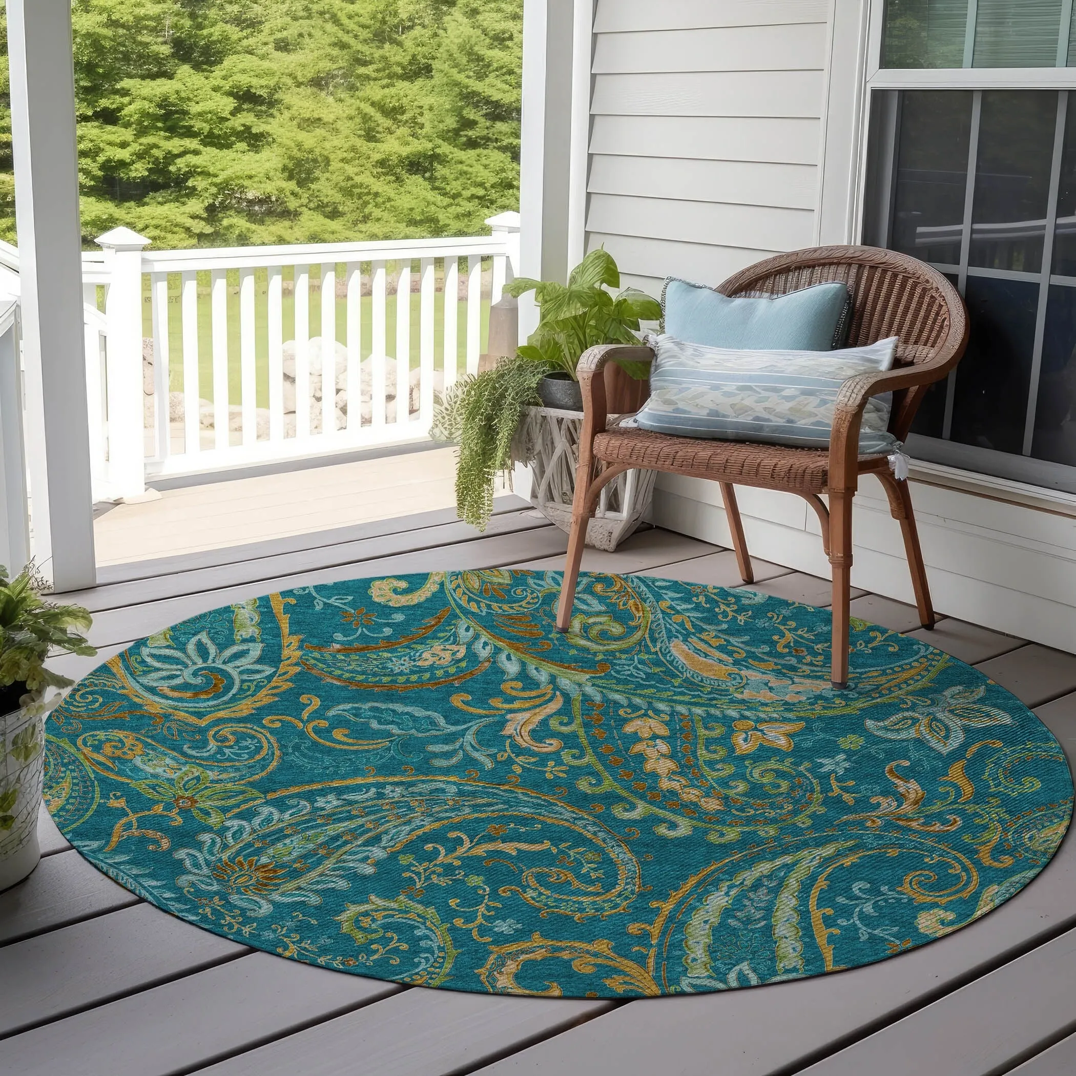 Machine Washable Indoor/ Outdoor Paisley Chantille Rug
