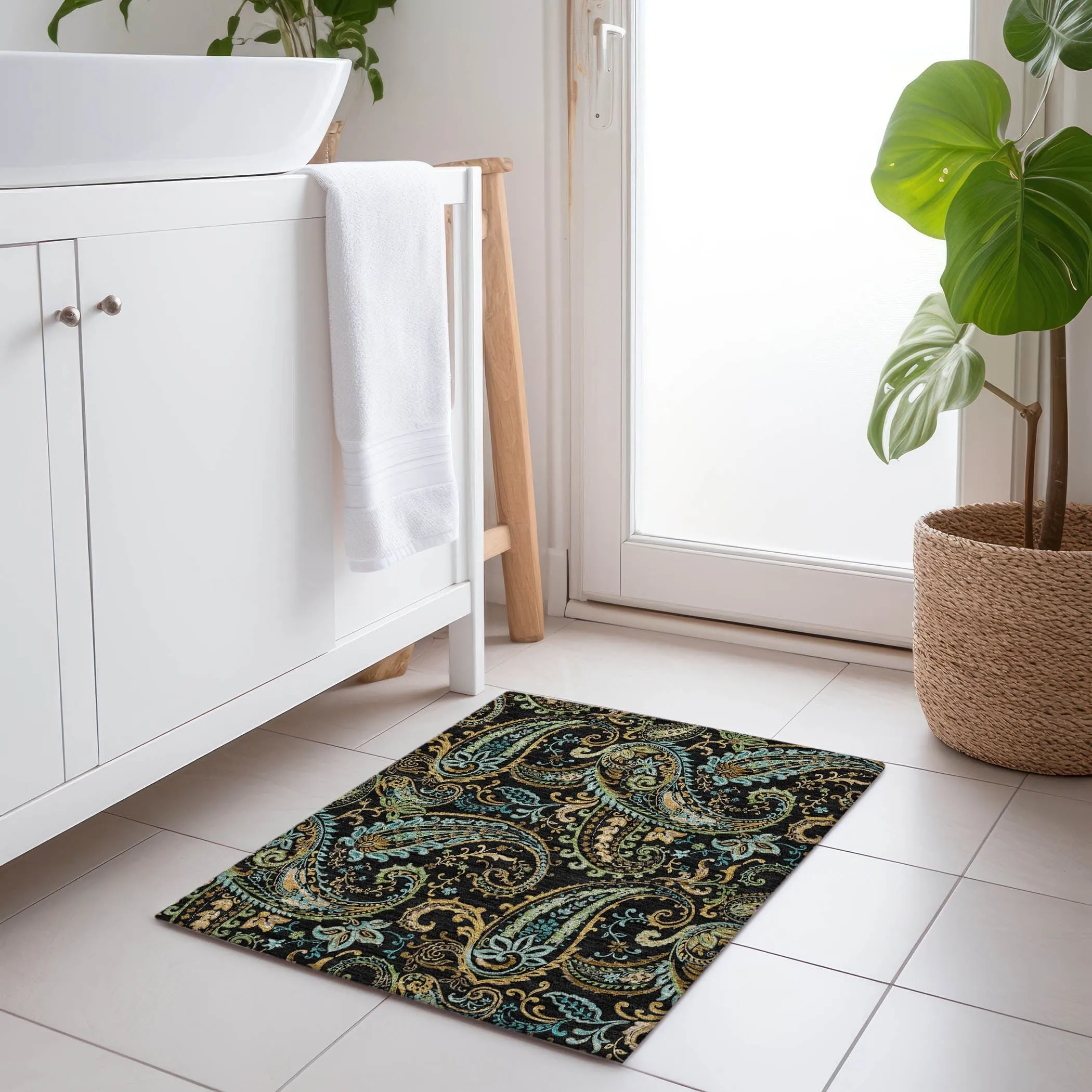 Machine Washable Indoor/ Outdoor Paisley Chantille Rug