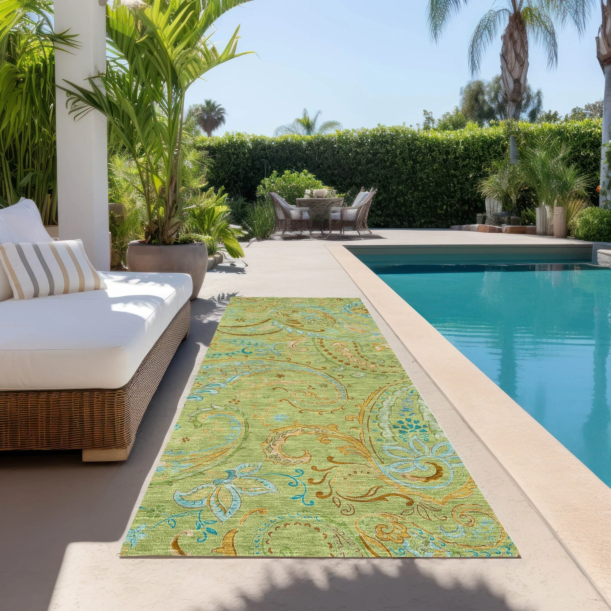 Machine Washable Indoor/ Outdoor Paisley Chantille Rug