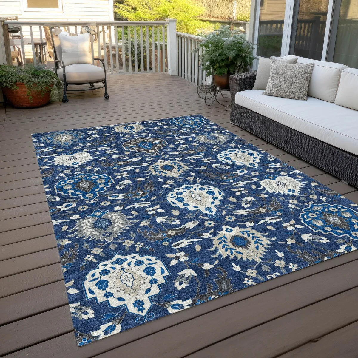 Machine Washable Indoor/ Outdoor Traditional Kashan Chantille Rug