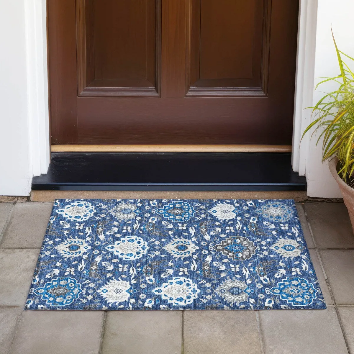 Machine Washable Indoor/ Outdoor Traditional Kashan Chantille Rug