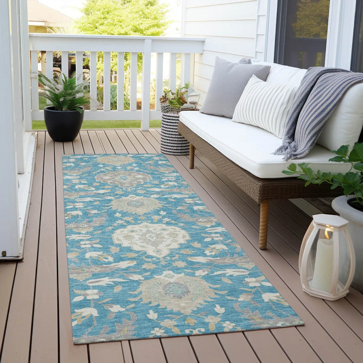 Machine Washable Indoor/ Outdoor Traditional Kashan Chantille Rug