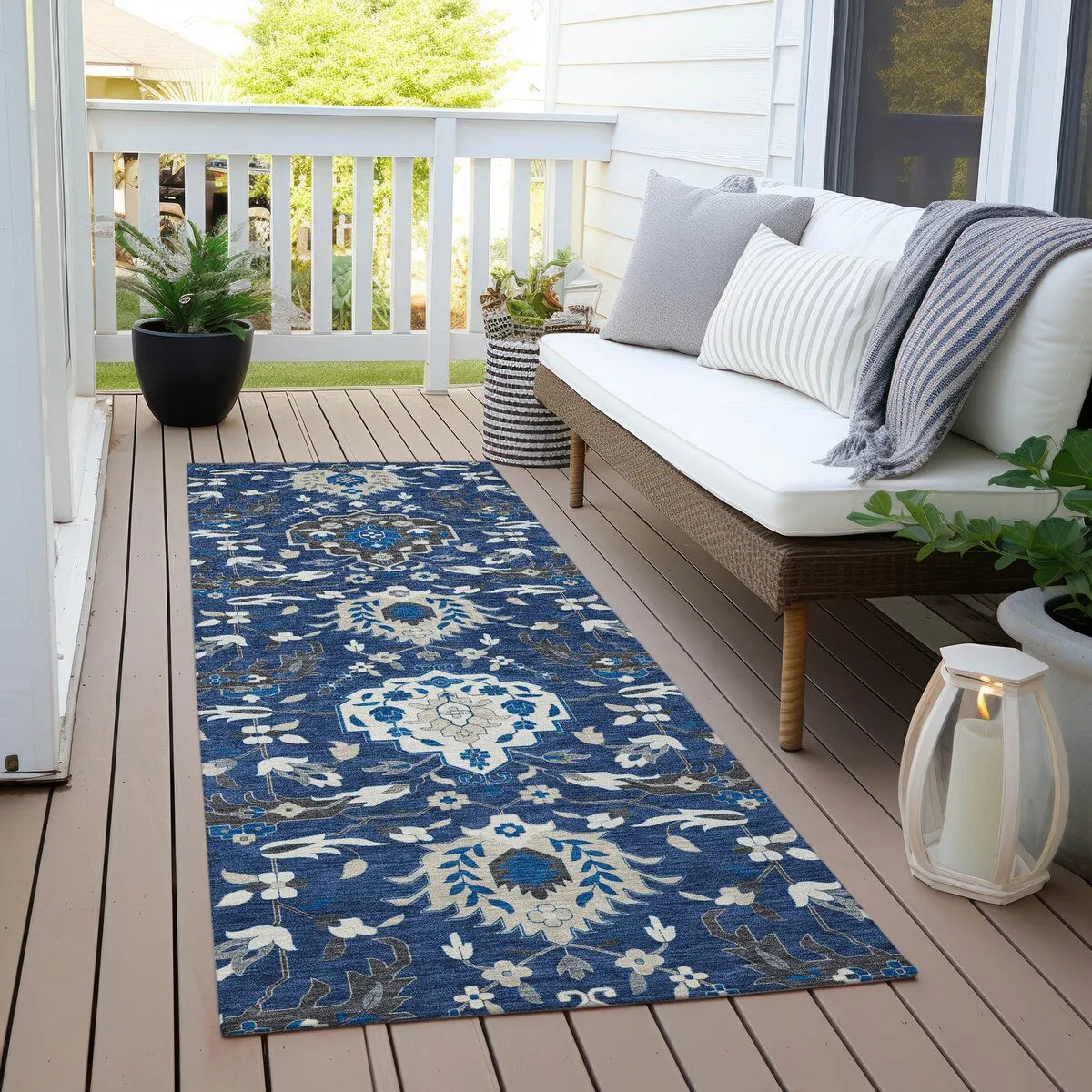 Machine Washable Indoor/ Outdoor Traditional Kashan Chantille Rug