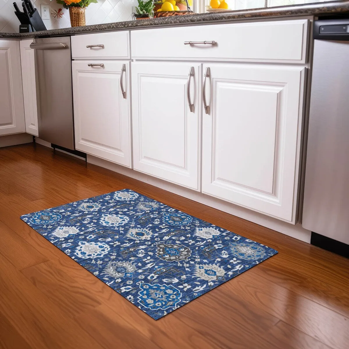 Machine Washable Indoor/ Outdoor Traditional Kashan Chantille Rug