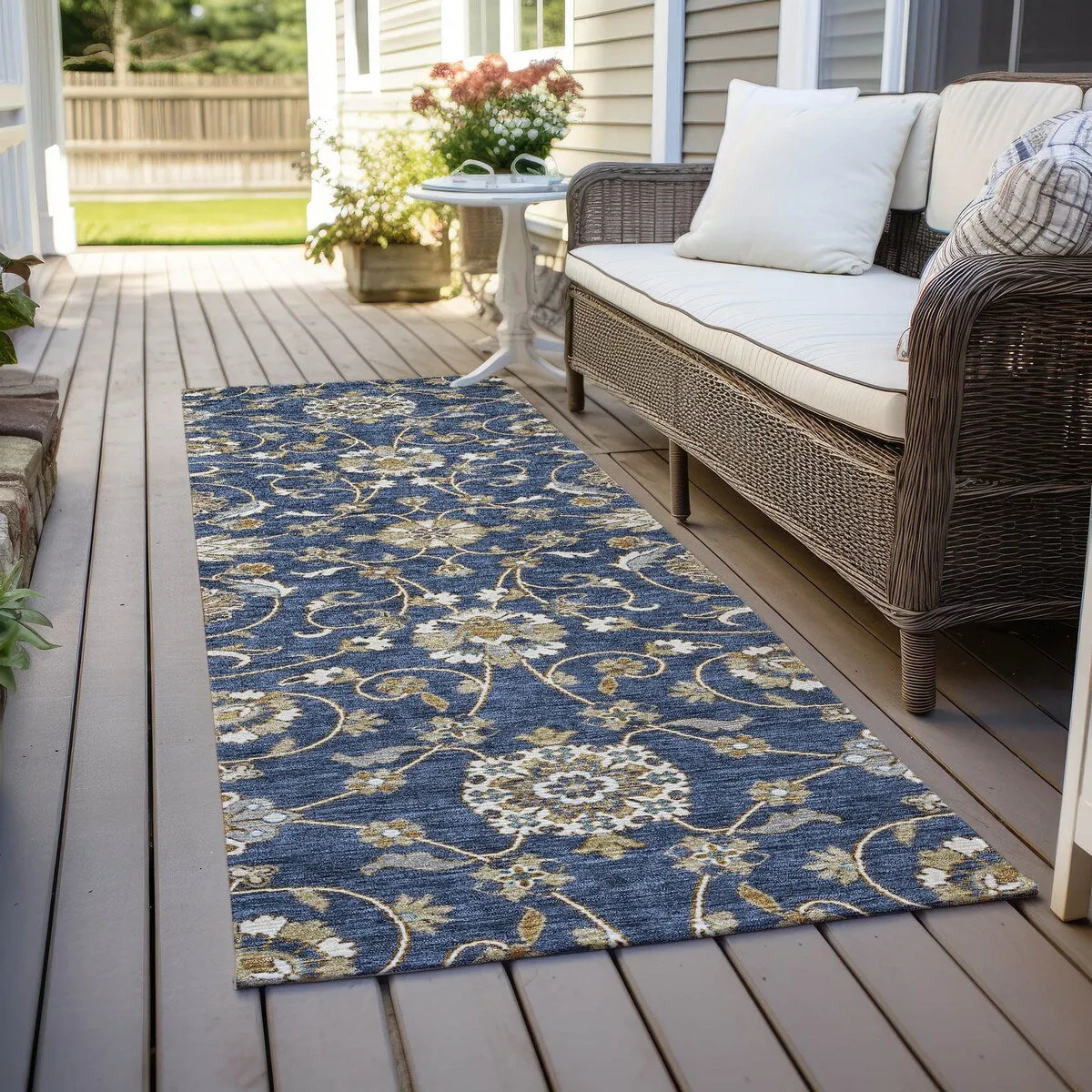 Machine Washable Indoor/ Outdoor Traditional KashanChantille Rug