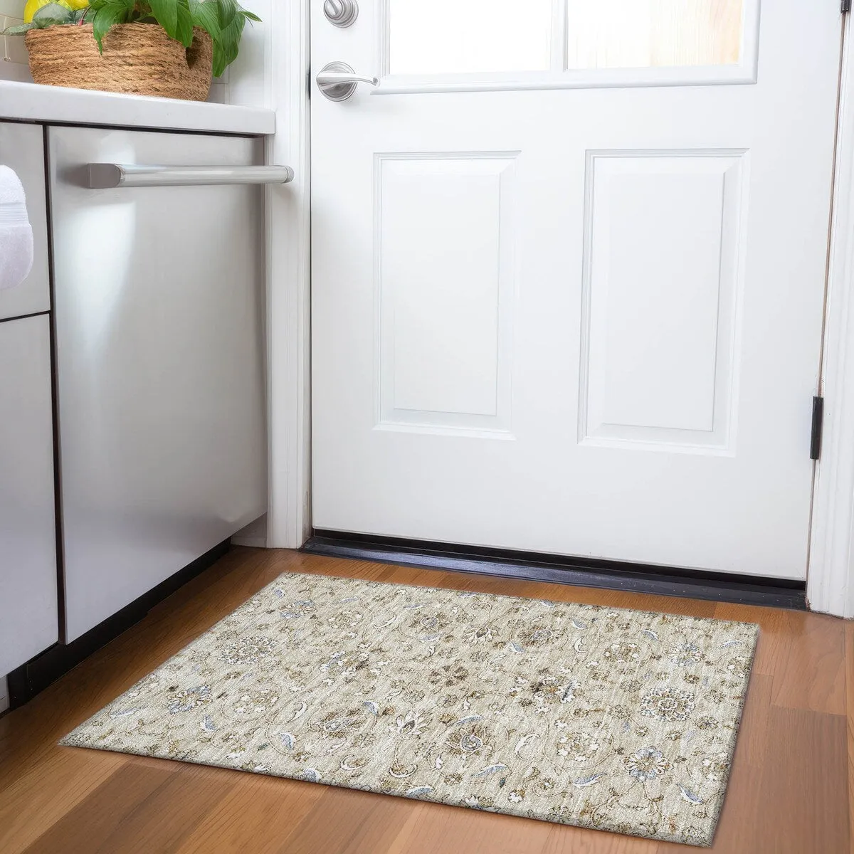 Machine Washable Indoor/ Outdoor Traditional KashanChantille Rug