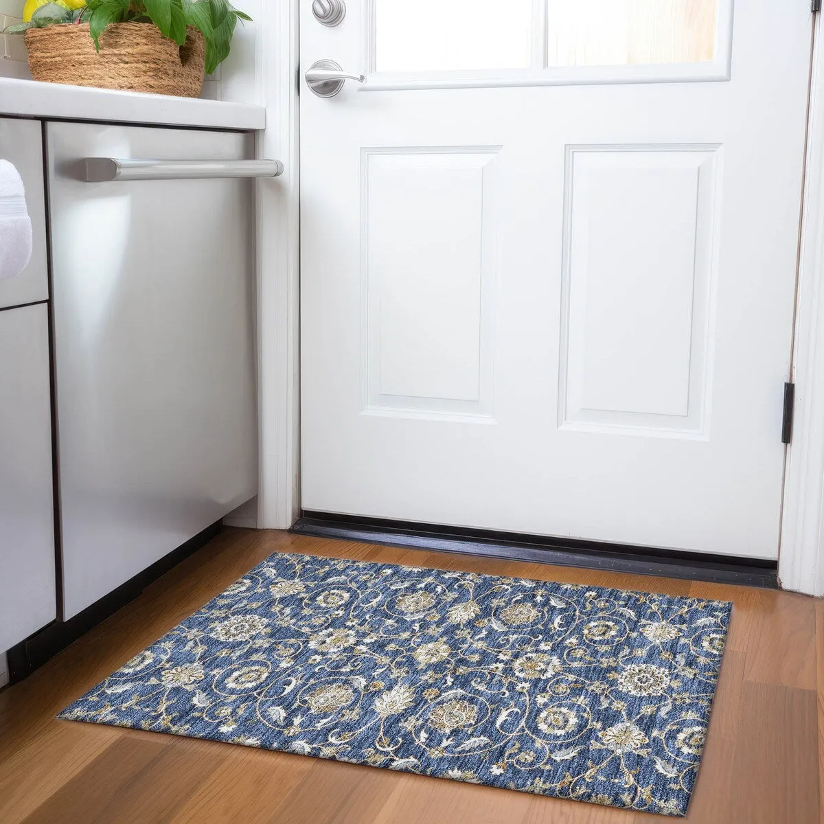 Machine Washable Indoor/ Outdoor Traditional KashanChantille Rug