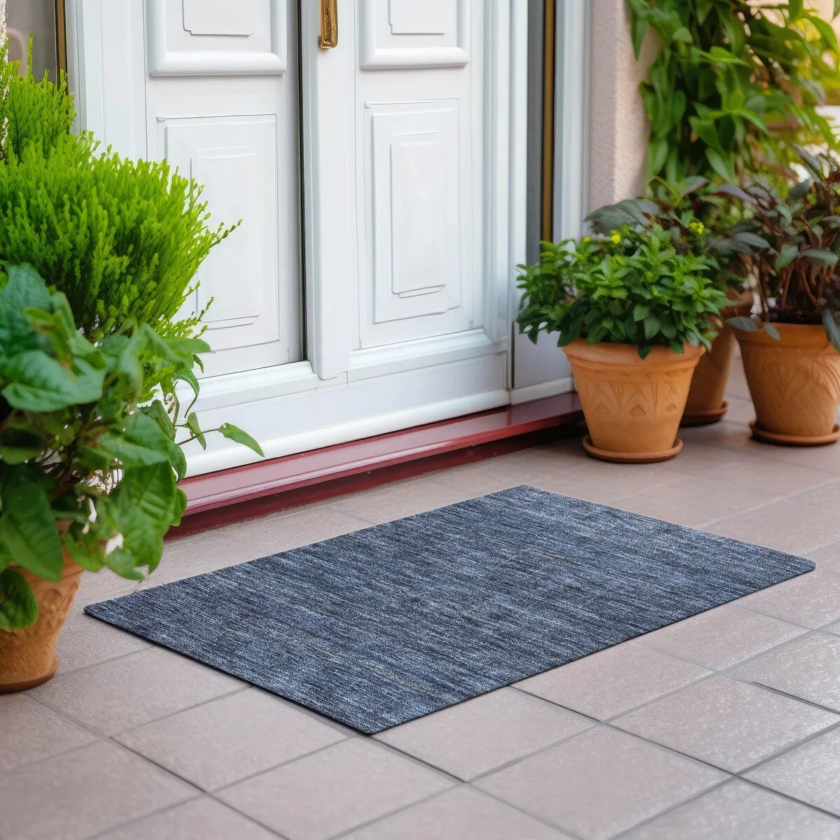 Machine Washable Indoor/ Outdoor Trellis Ombre Chantille Rug