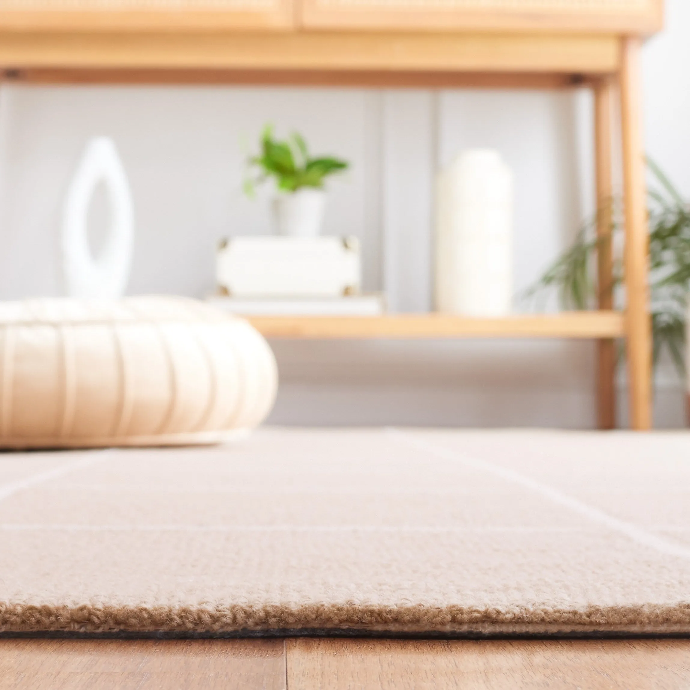 Martha Stewart by SAFAVIEH Alessya Checkered Grid Wool Rug