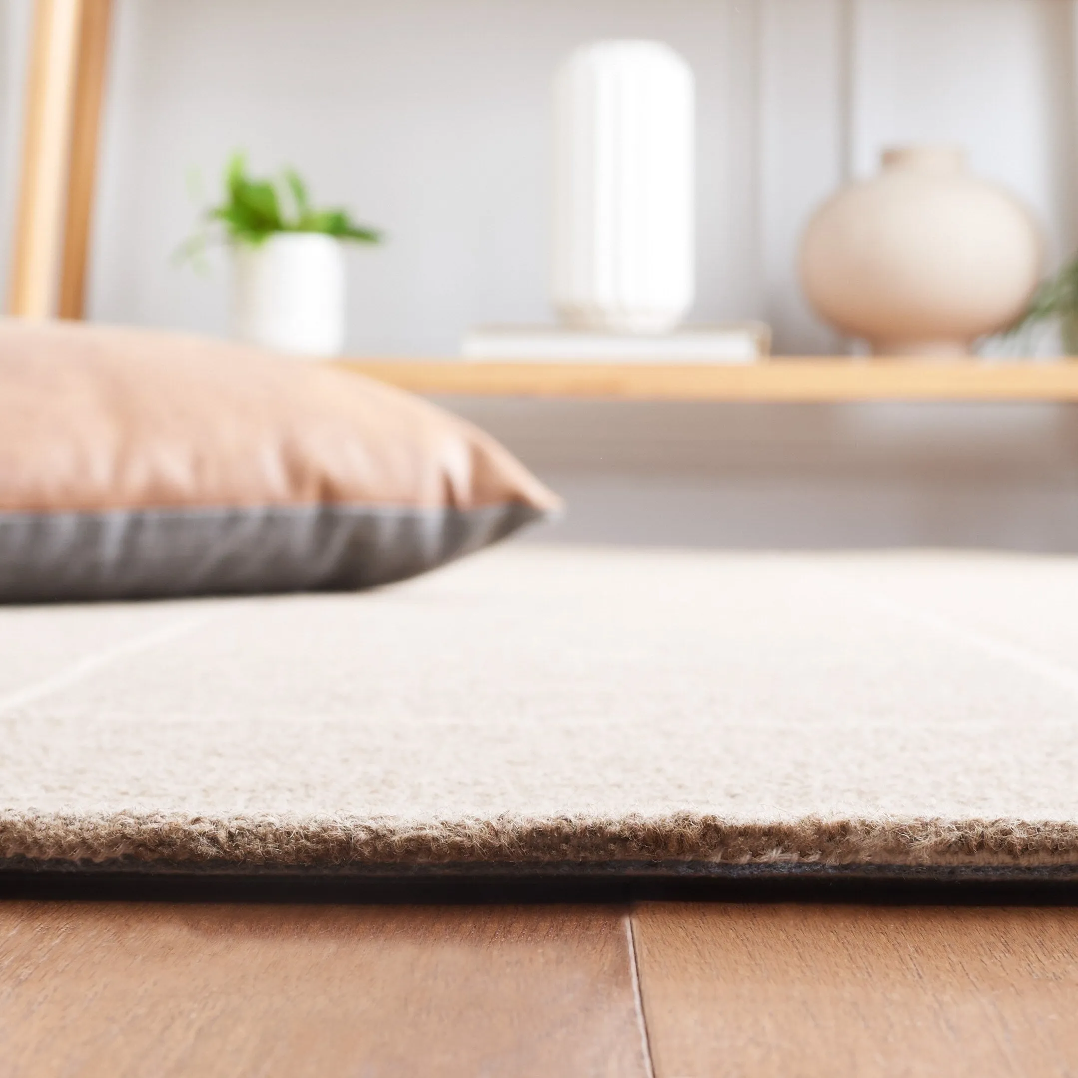 Martha Stewart by SAFAVIEH Alessya Checkered Grid Wool Rug