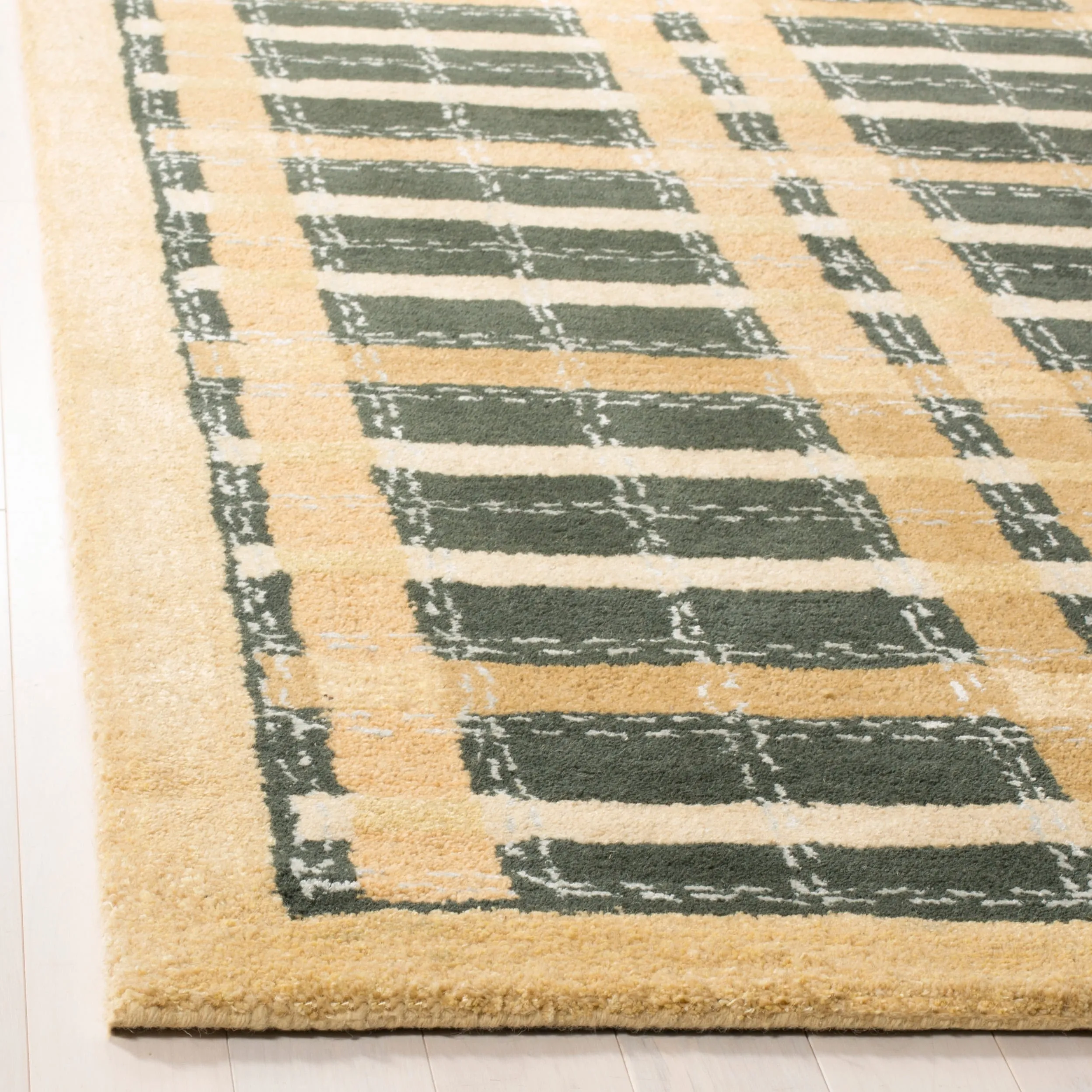 Martha Stewart by SAFAVIEH Colorweave Plaid Wool/ Viscose Rug