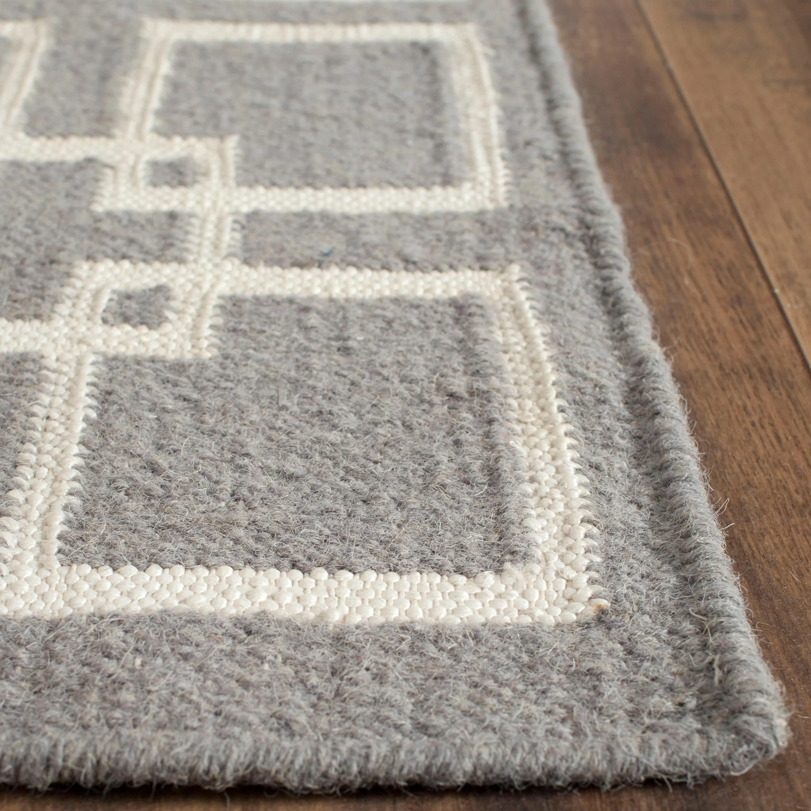Martha Stewart by SAFAVIEH Square Dance Wool/ Banana Silk Rug