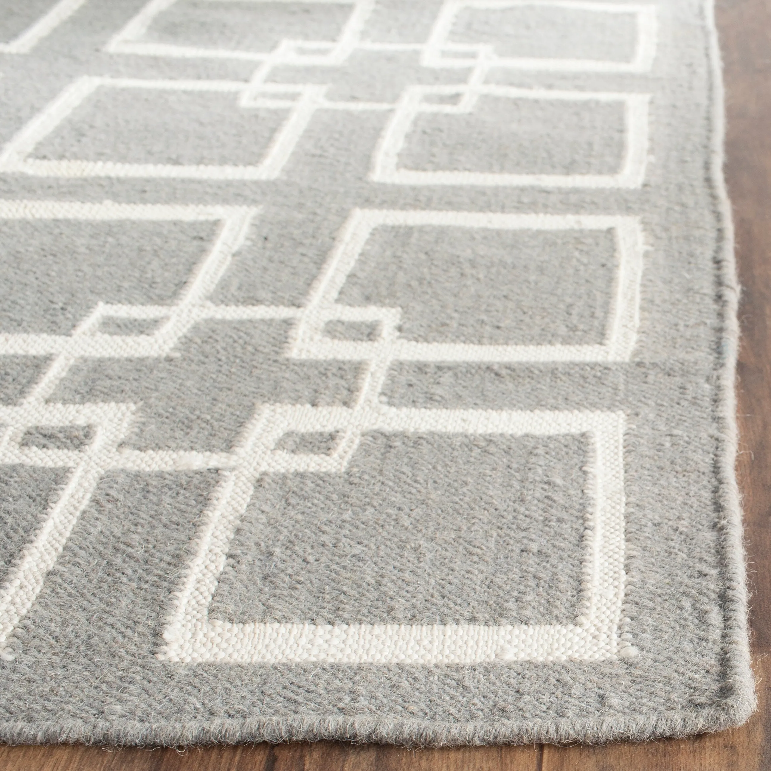 Martha Stewart by SAFAVIEH Square Dance Wool/ Banana Silk Rug