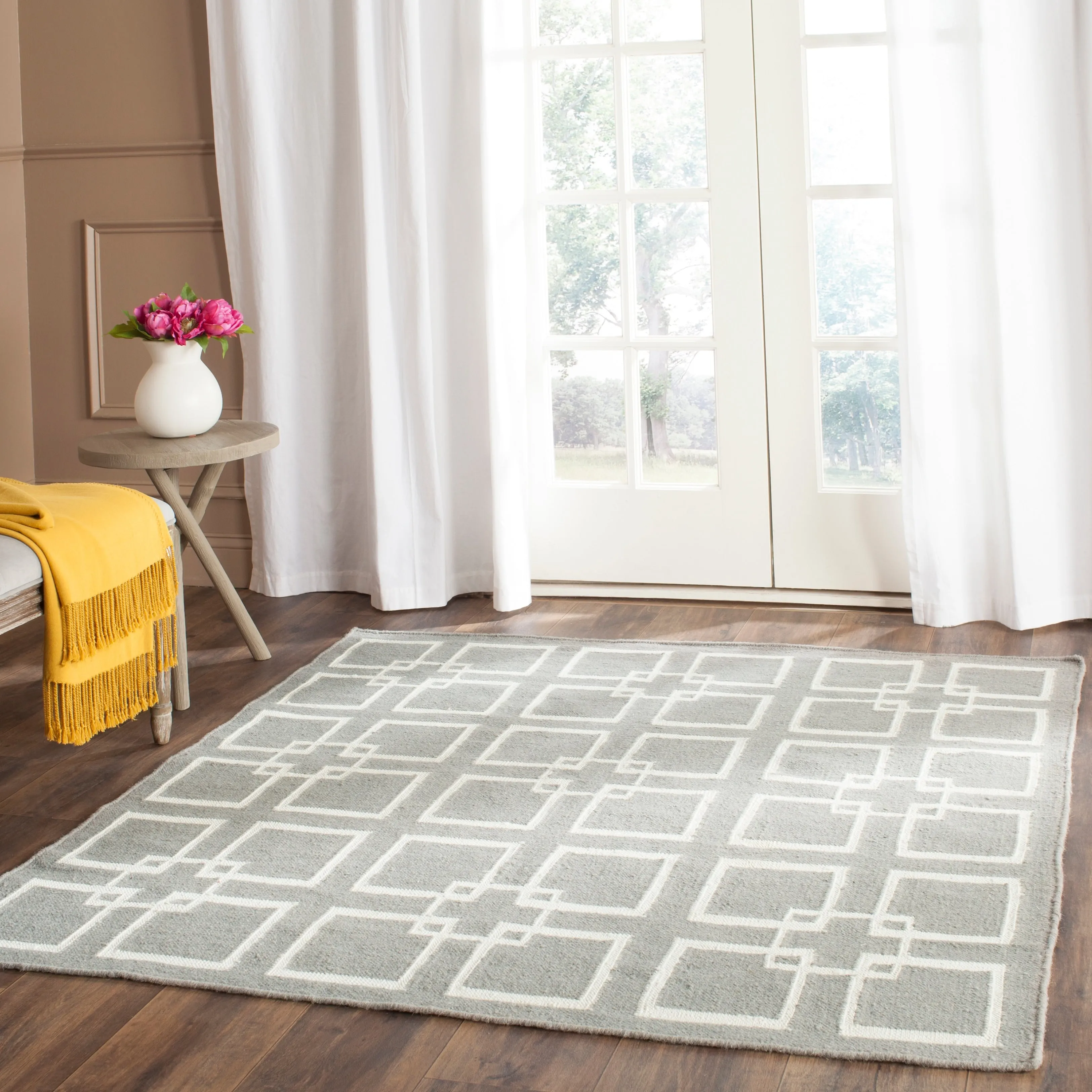 Martha Stewart by SAFAVIEH Square Dance Wool/ Banana Silk Rug