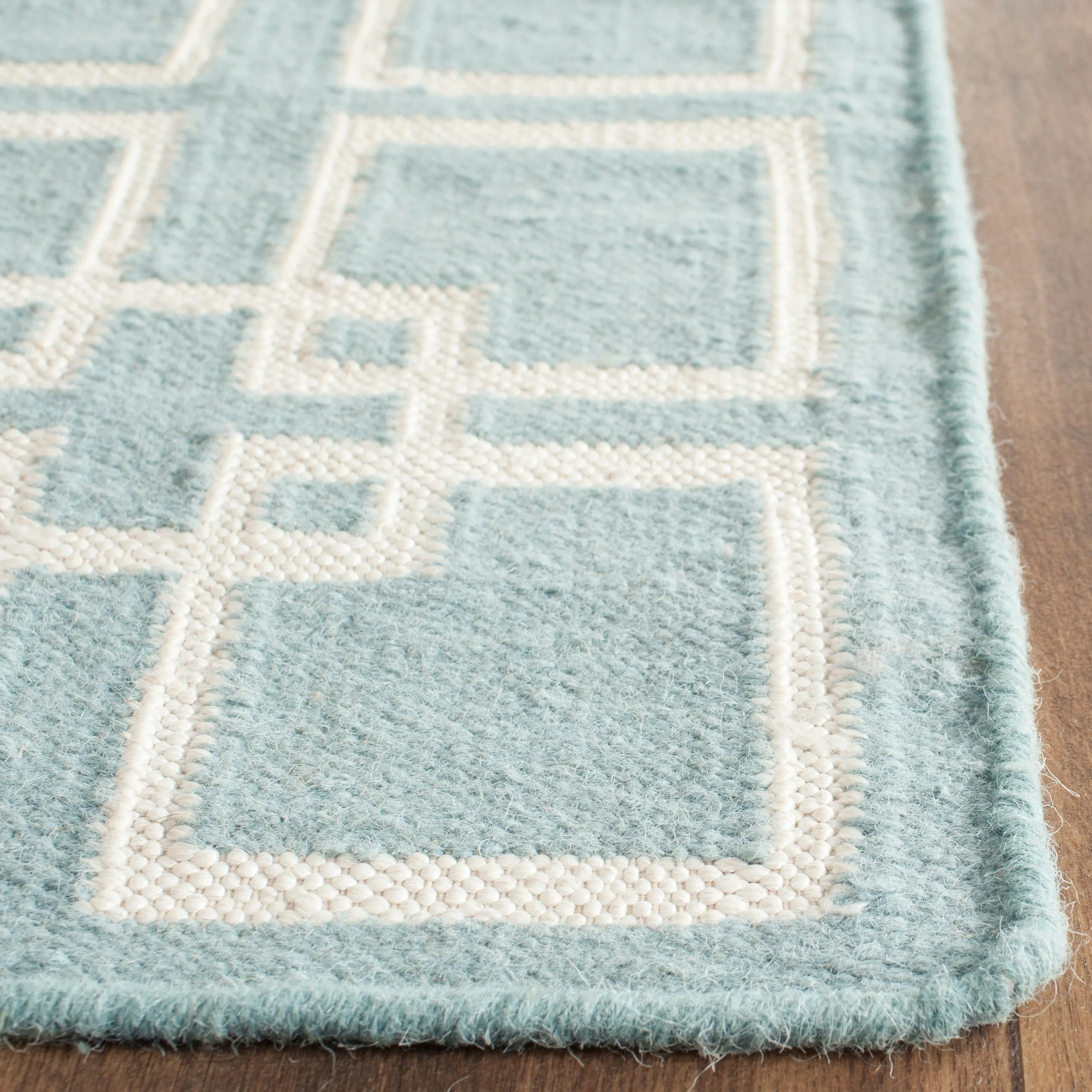 Martha Stewart by SAFAVIEH Square Dance Wool/ Banana Silk Rug