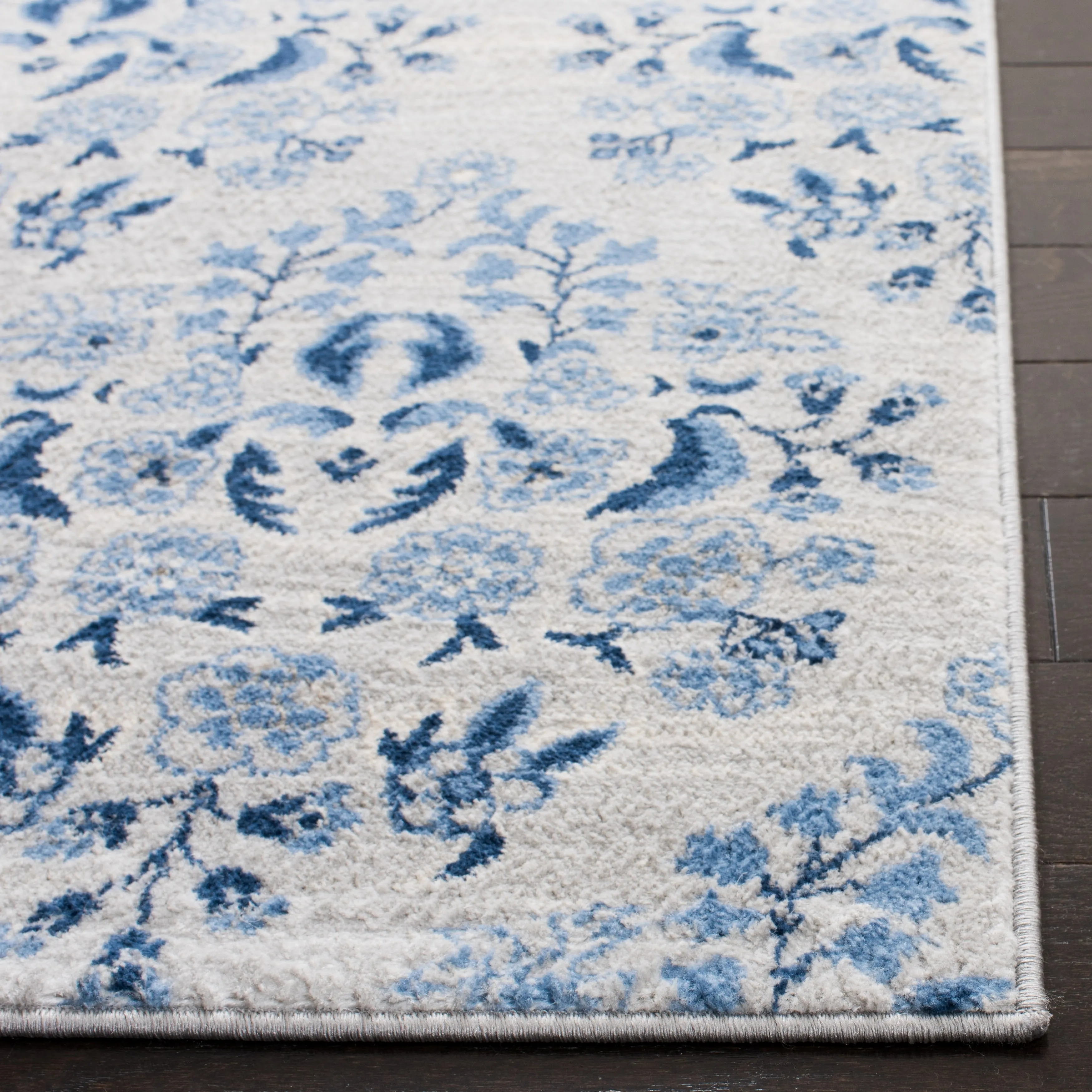 Martha Stewart by SAFAVIEH Valeriea Traditional Rug
