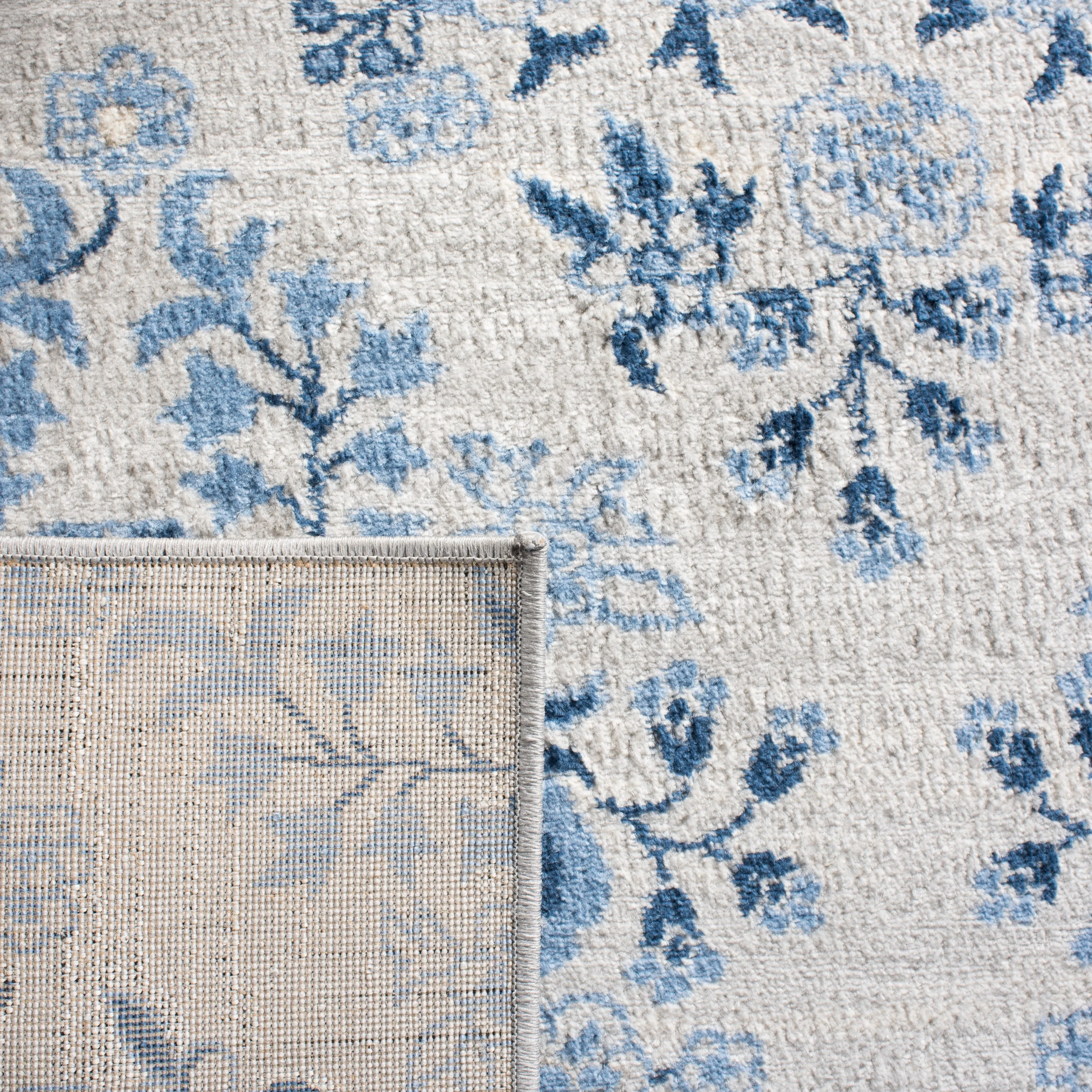 Martha Stewart by SAFAVIEH Valeriea Traditional Rug