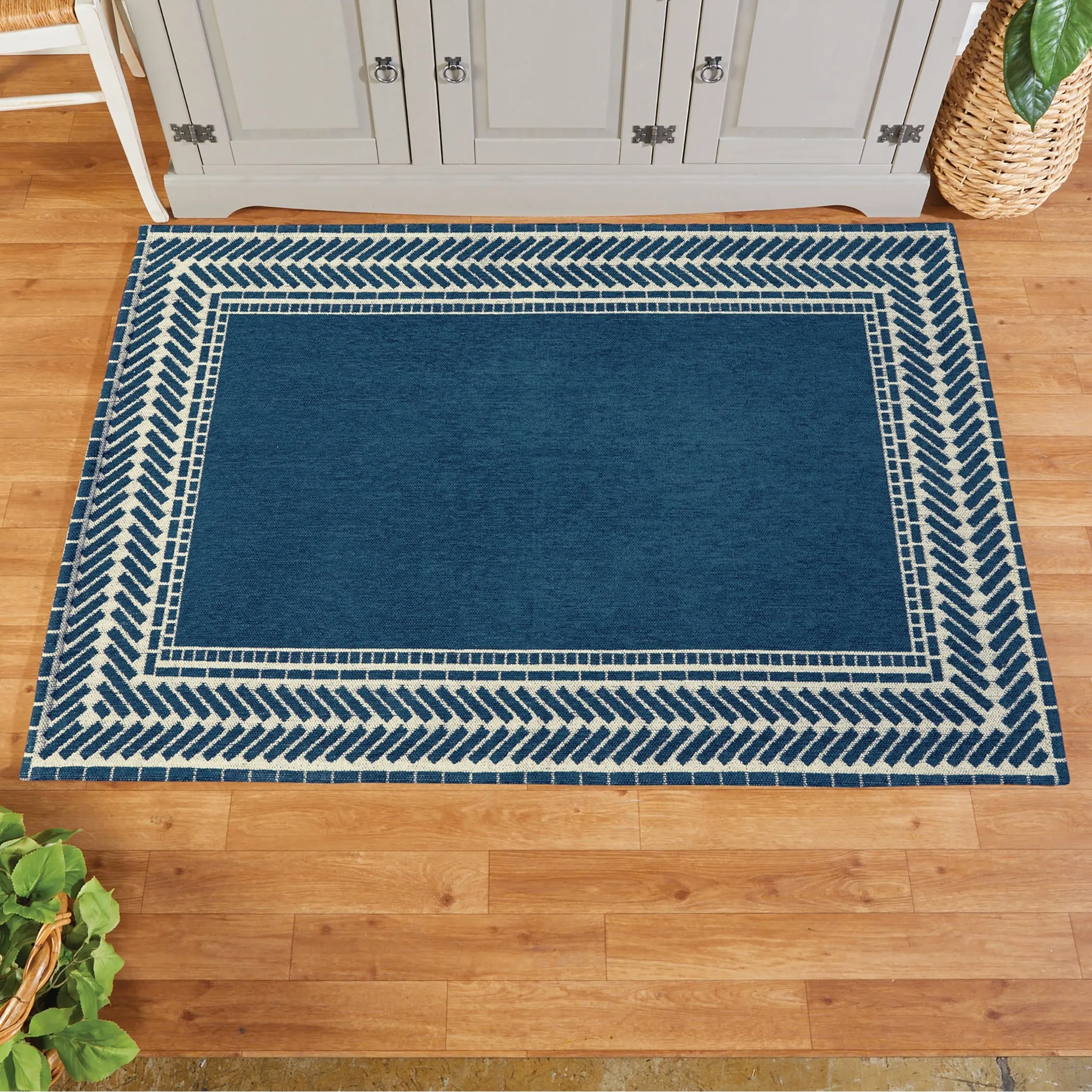 Modern Border Chenille Accent Rug