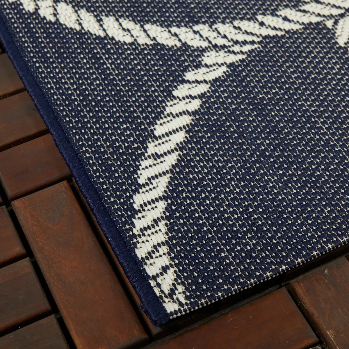 Murphy Nautical Medallion Indoor/Outdoor Area Rug