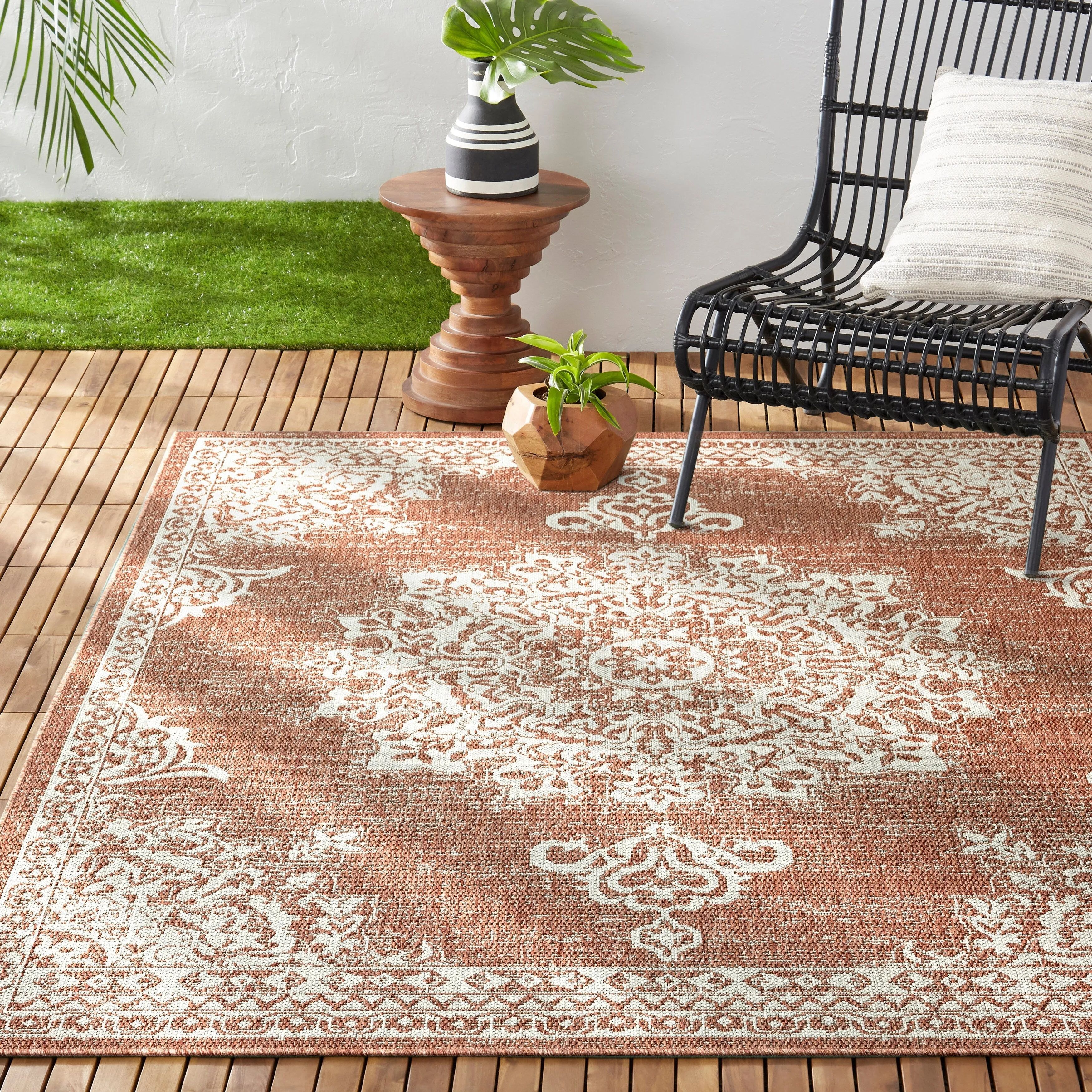 Nicole Miller Patio Country Azalea Indoor/Outdoor Area Rug