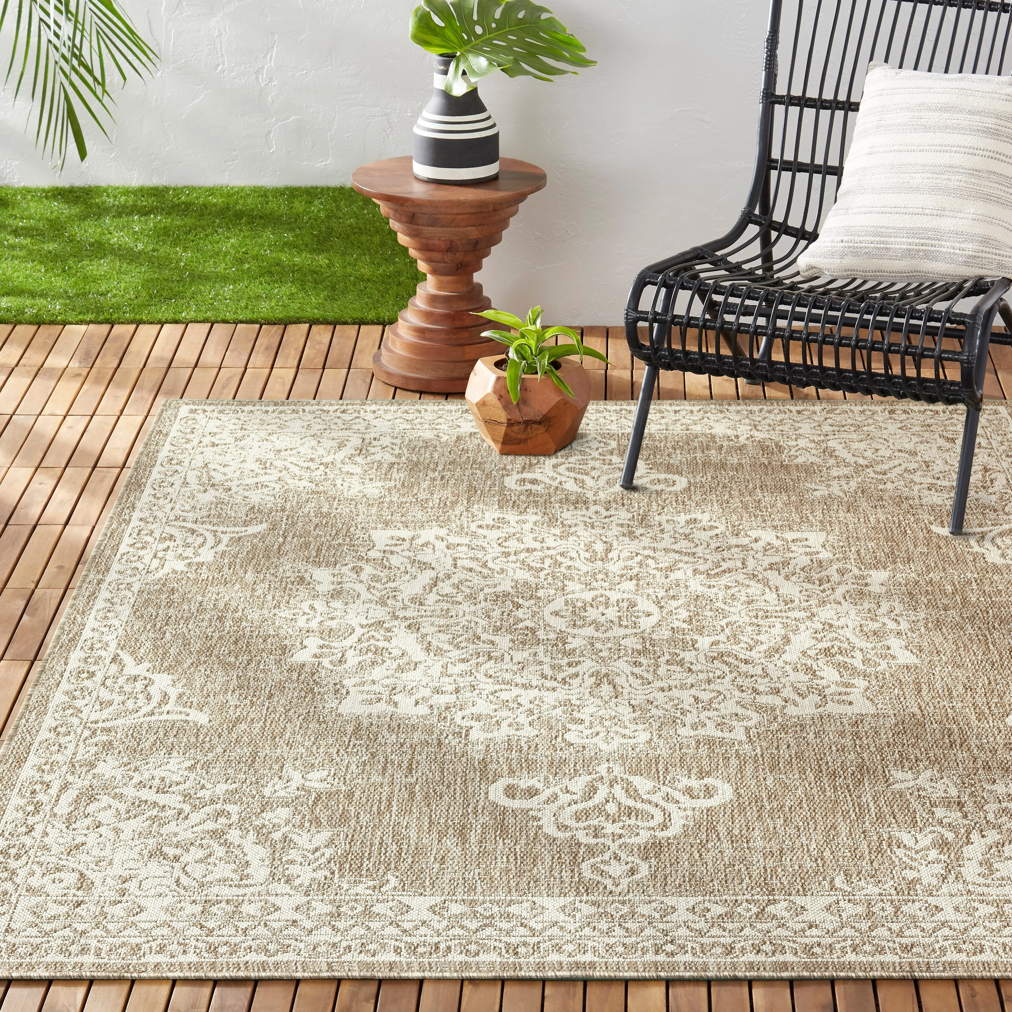 Nicole Miller Patio Country Azalea Indoor/Outdoor Area Rug