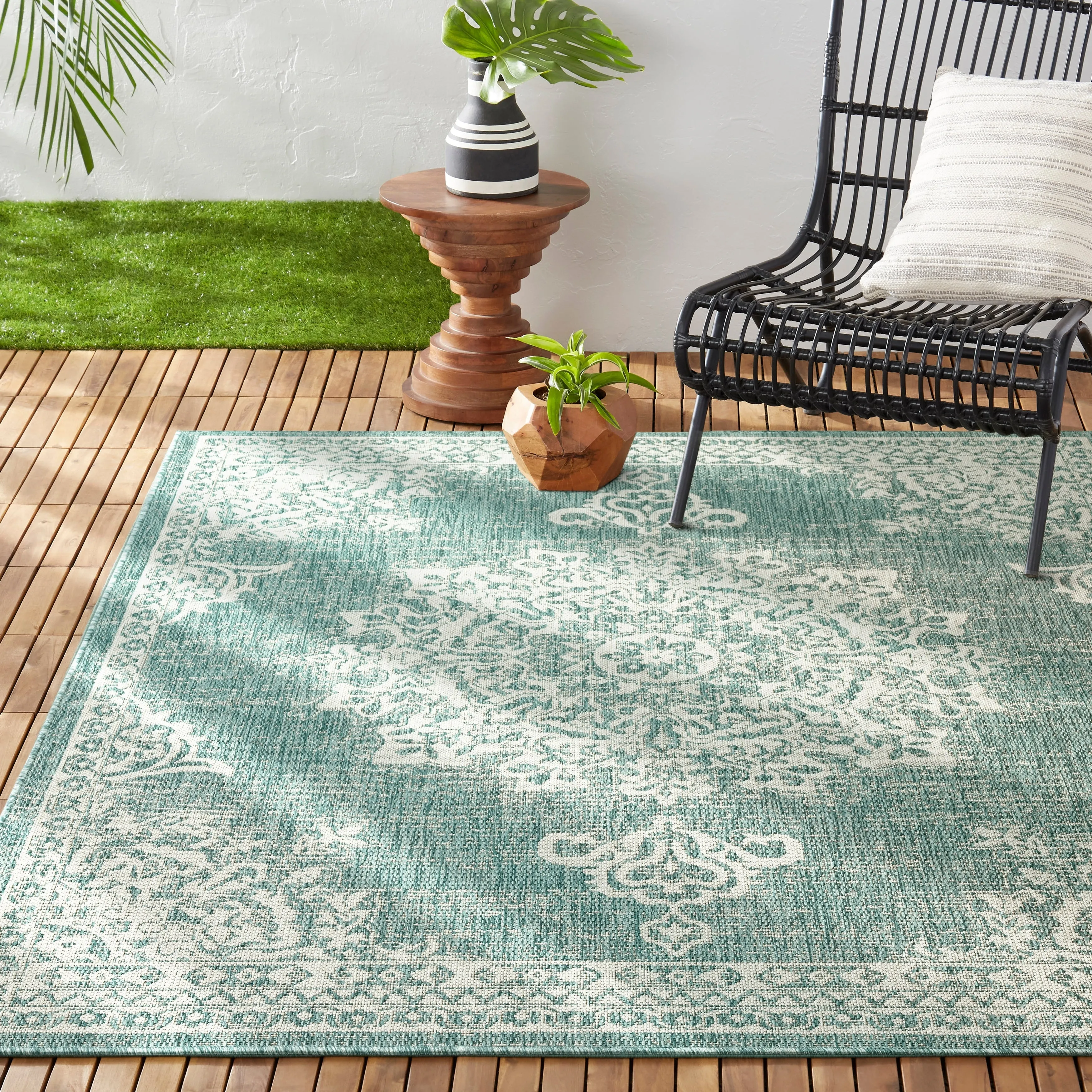Nicole Miller Patio Country Azalea Indoor/Outdoor Area Rug