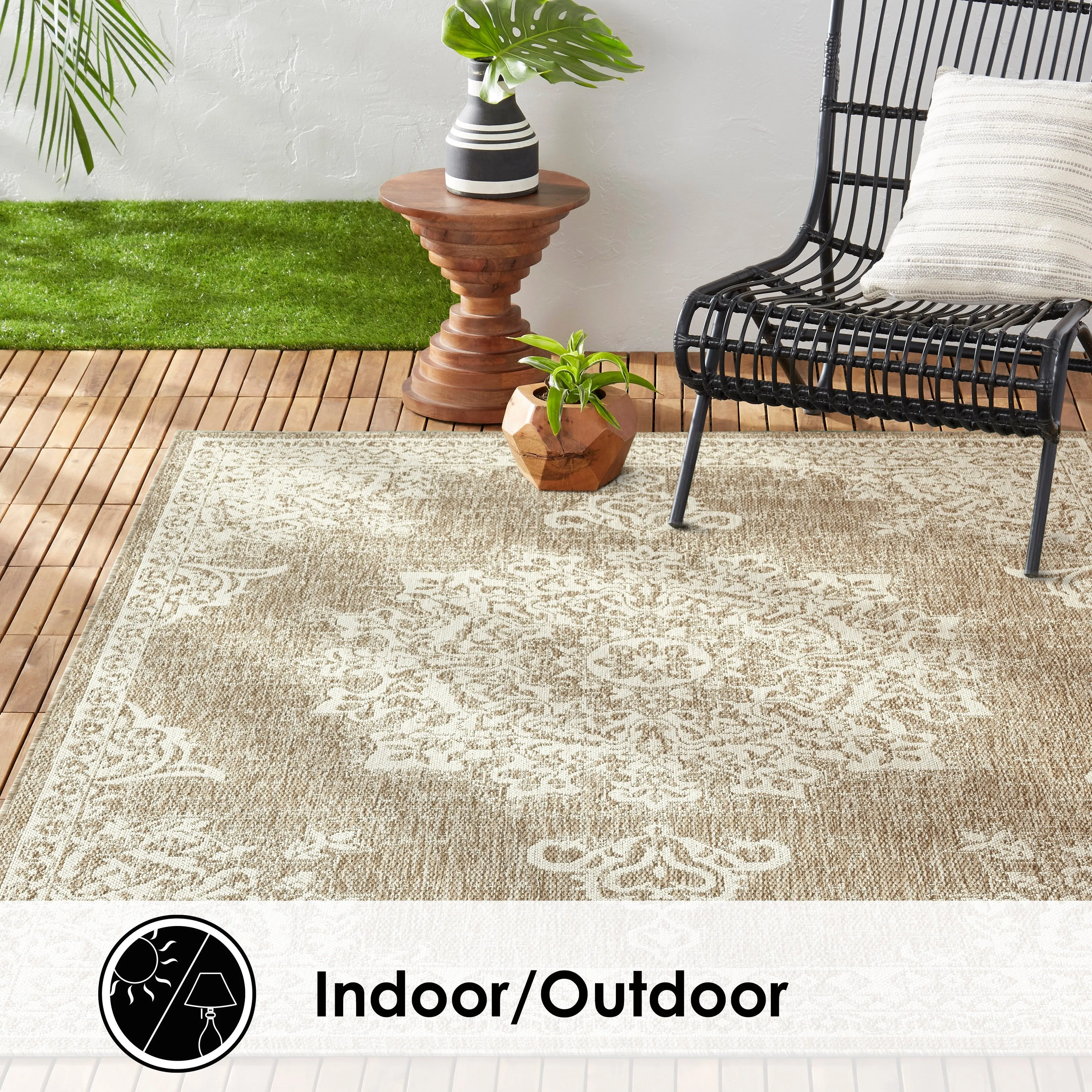 Nicole Miller Patio Country Azalea Indoor/Outdoor Area Rug