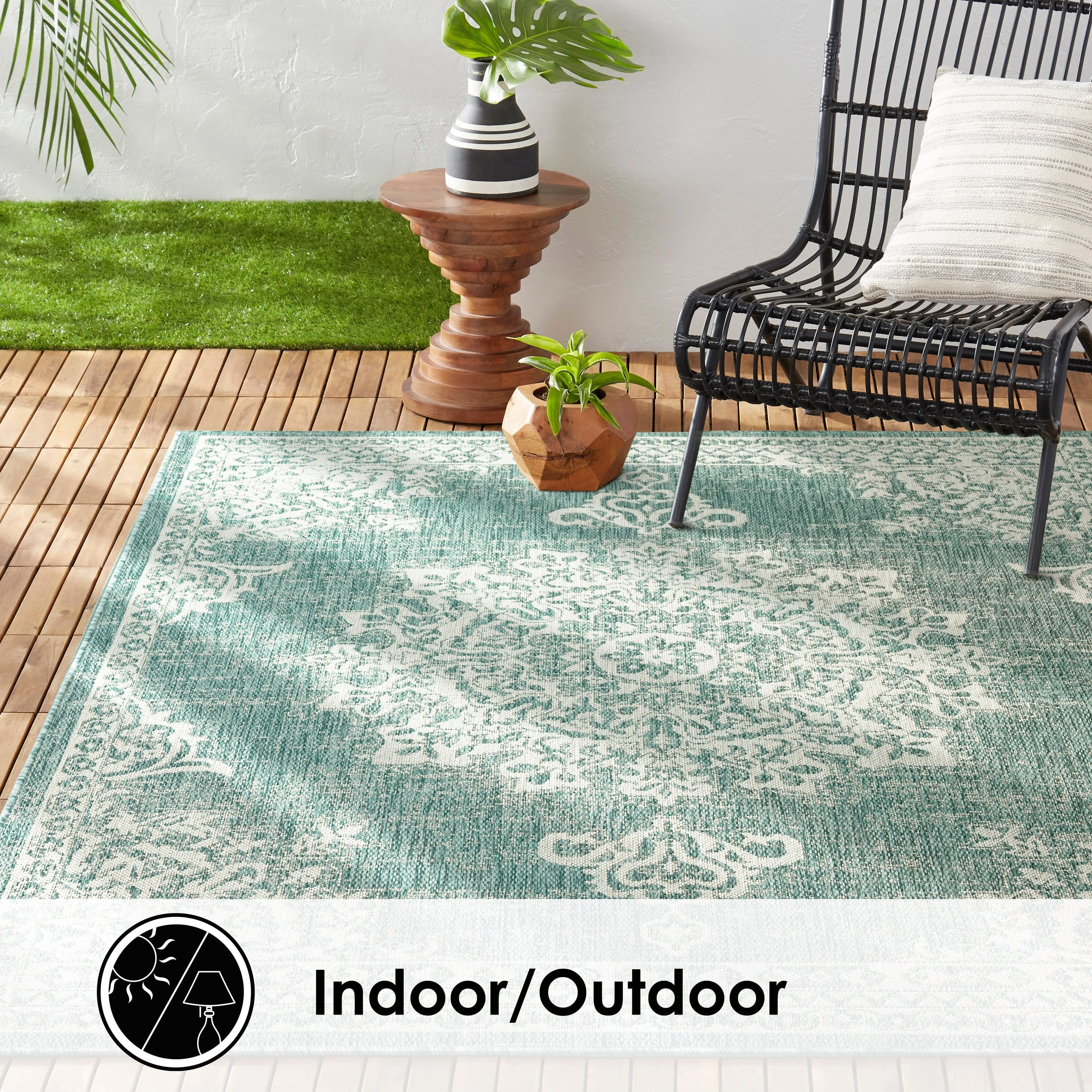 Nicole Miller Patio Country Azalea Indoor/Outdoor Area Rug