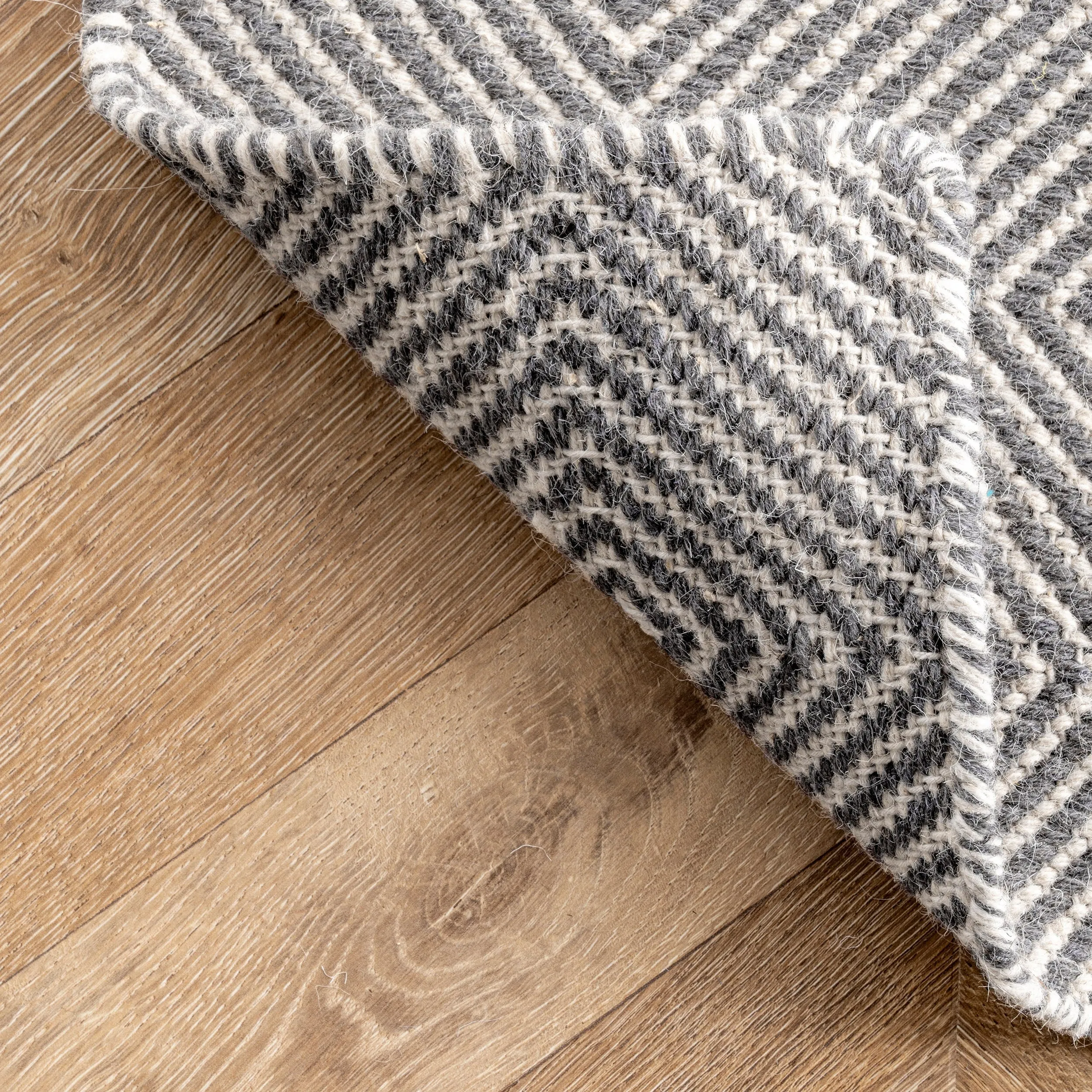 Nuloom Ago Geometric Wool Area Rug