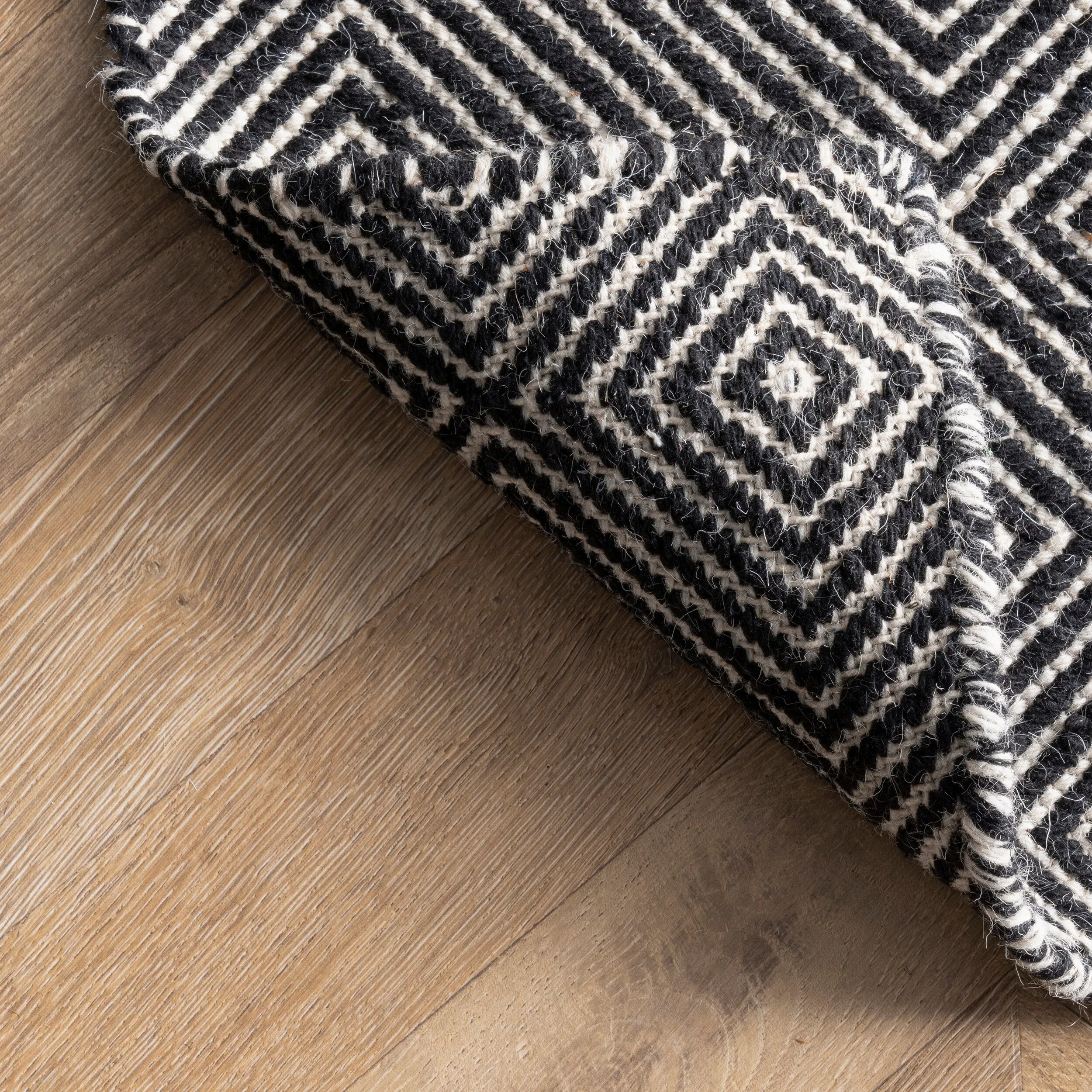 Nuloom Ago Geometric Wool Area Rug