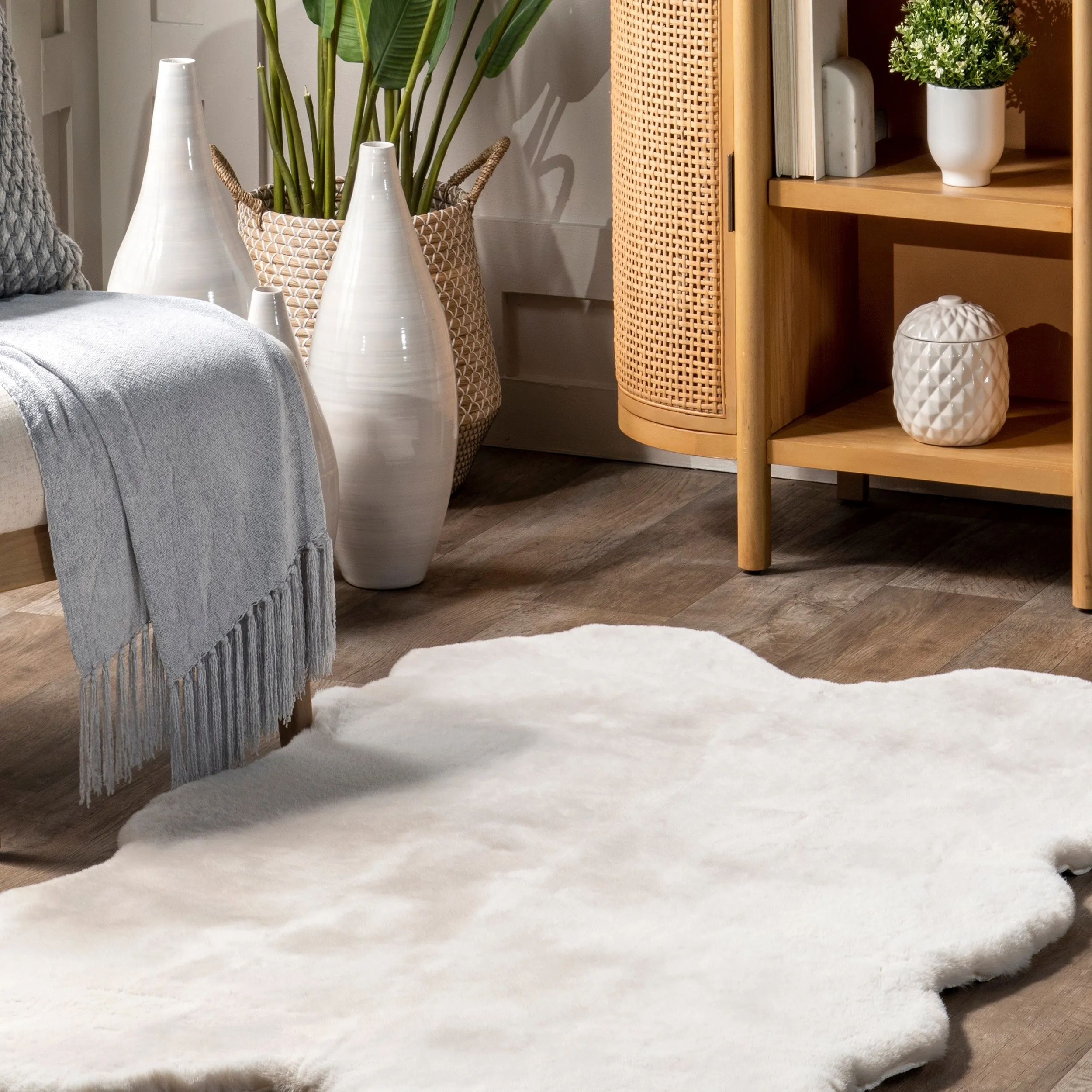 Nuloom Corra SuperiorWash Faux SheepSkin Machine Washable Area Rug