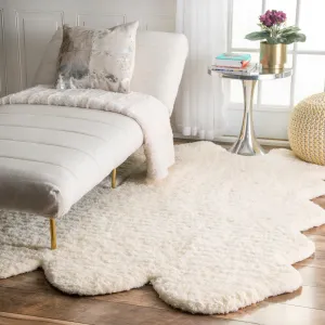 Nuloom Handmade Faux Sheepskin Sexto Pelt Natural Shag Rug - 4'9 x 6'
