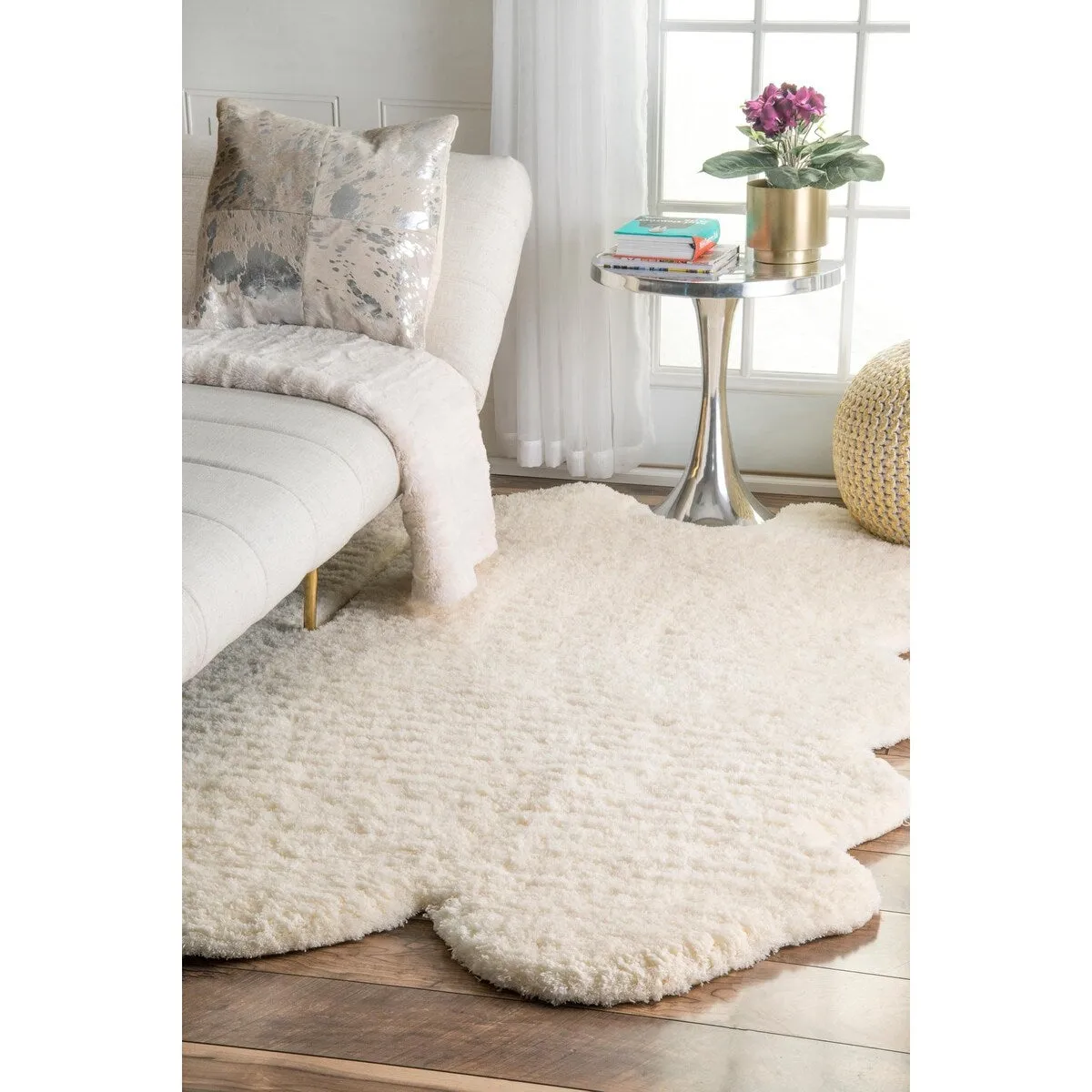 Nuloom Handmade Faux Sheepskin Sexto Pelt Natural Shag Rug - 4'9 x 6'