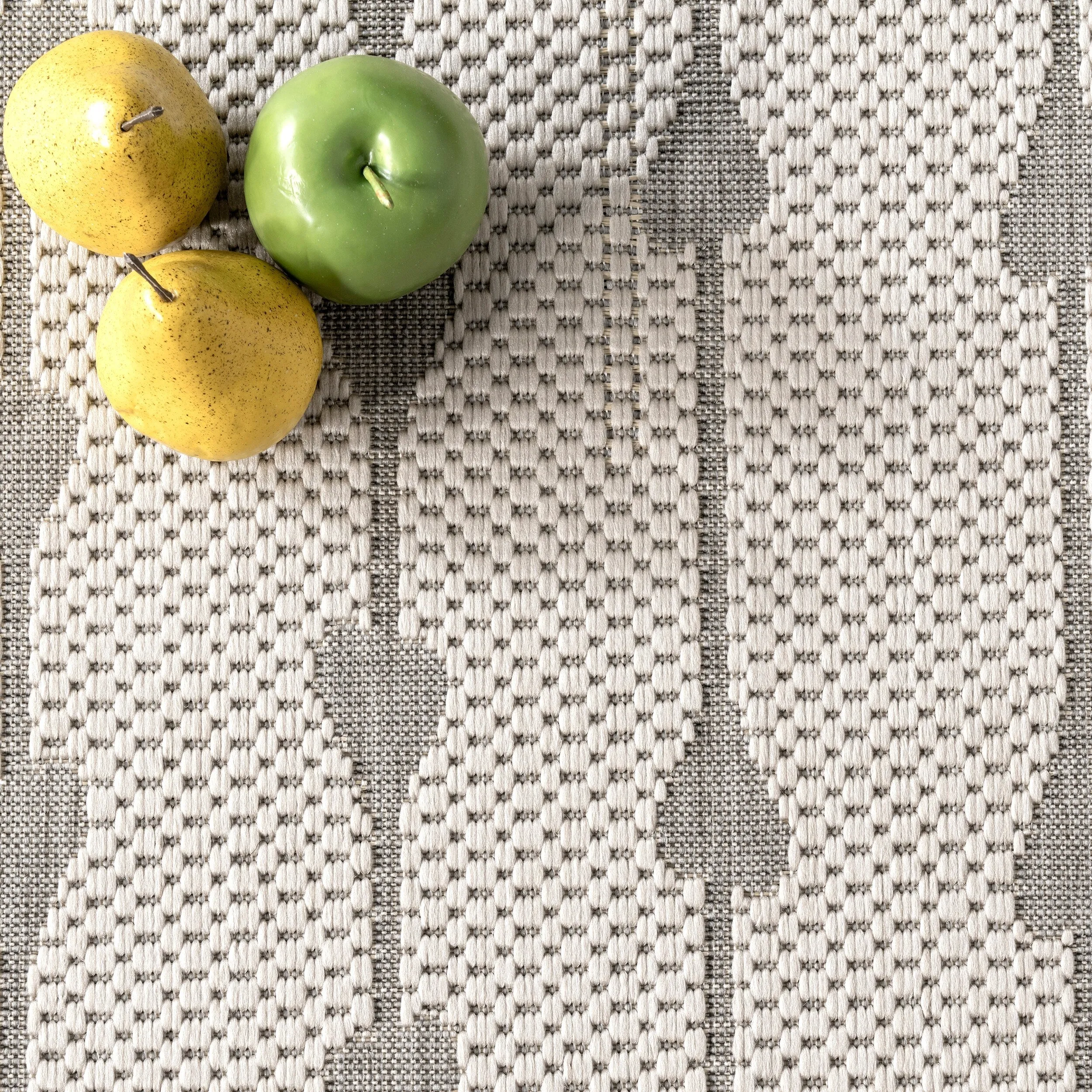 Nuloom Kiernan Vertical Teardrop Stripe Indoor/Outdoor Area Rug