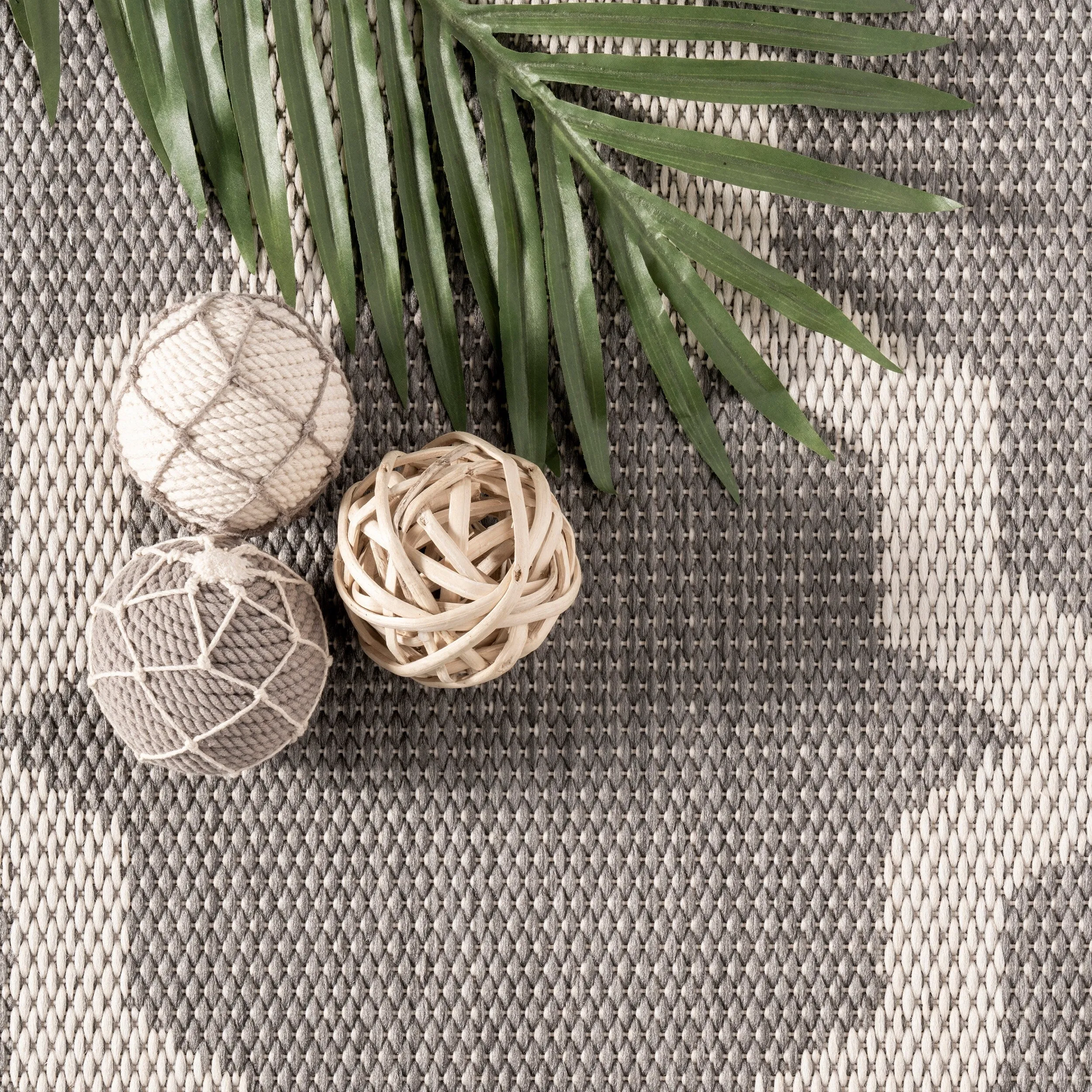 Nuloom Outdoor Moroccan Trellis Area Rug