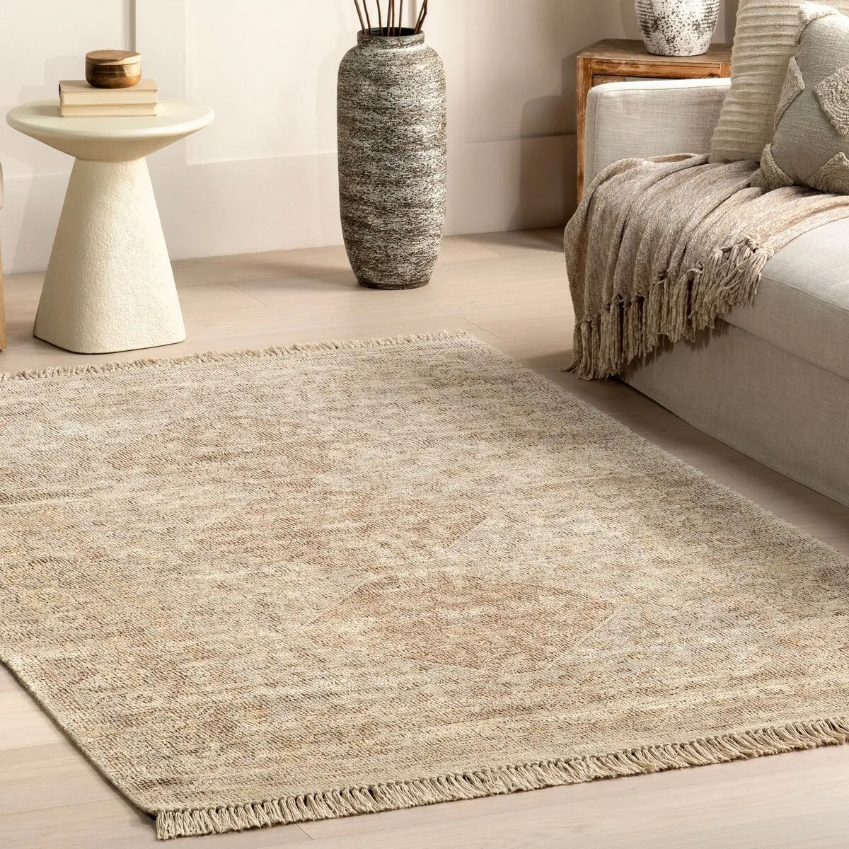 Nuloom Rosia Traditional Persian Tasseled Area Rug