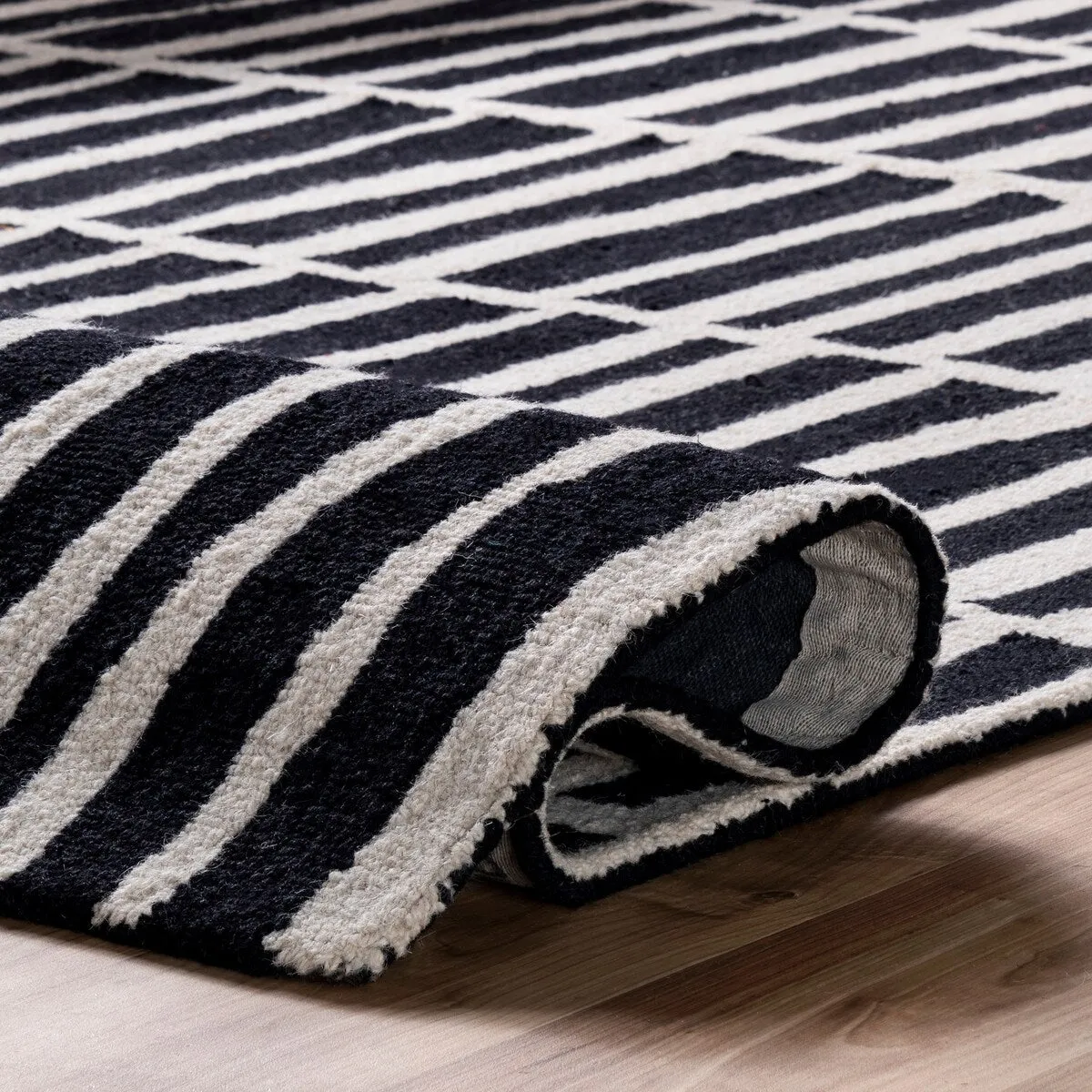Nuloom Roxane Contempoary Striped Area Rug