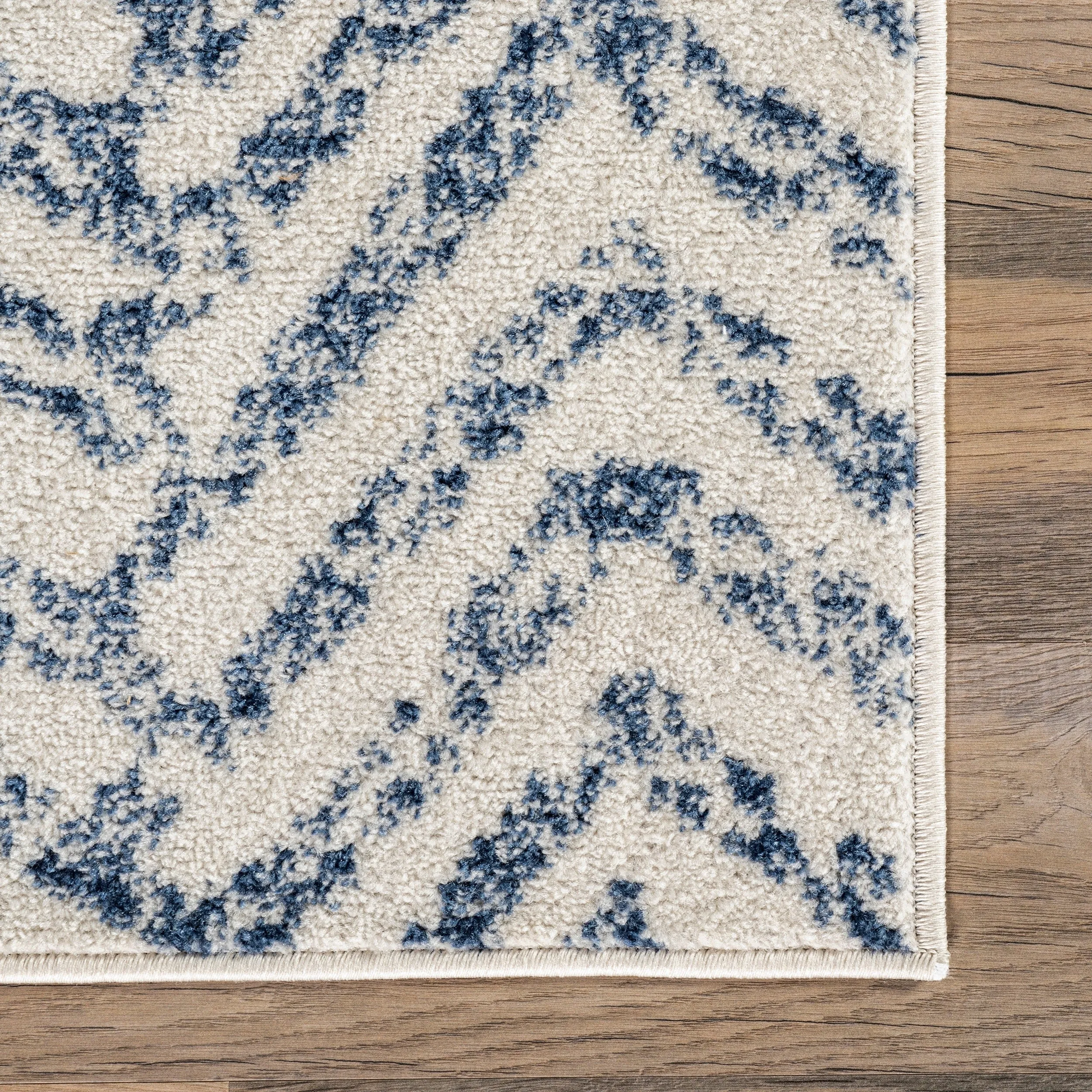 Nuloom Sasha Faded Chevron Area Rug