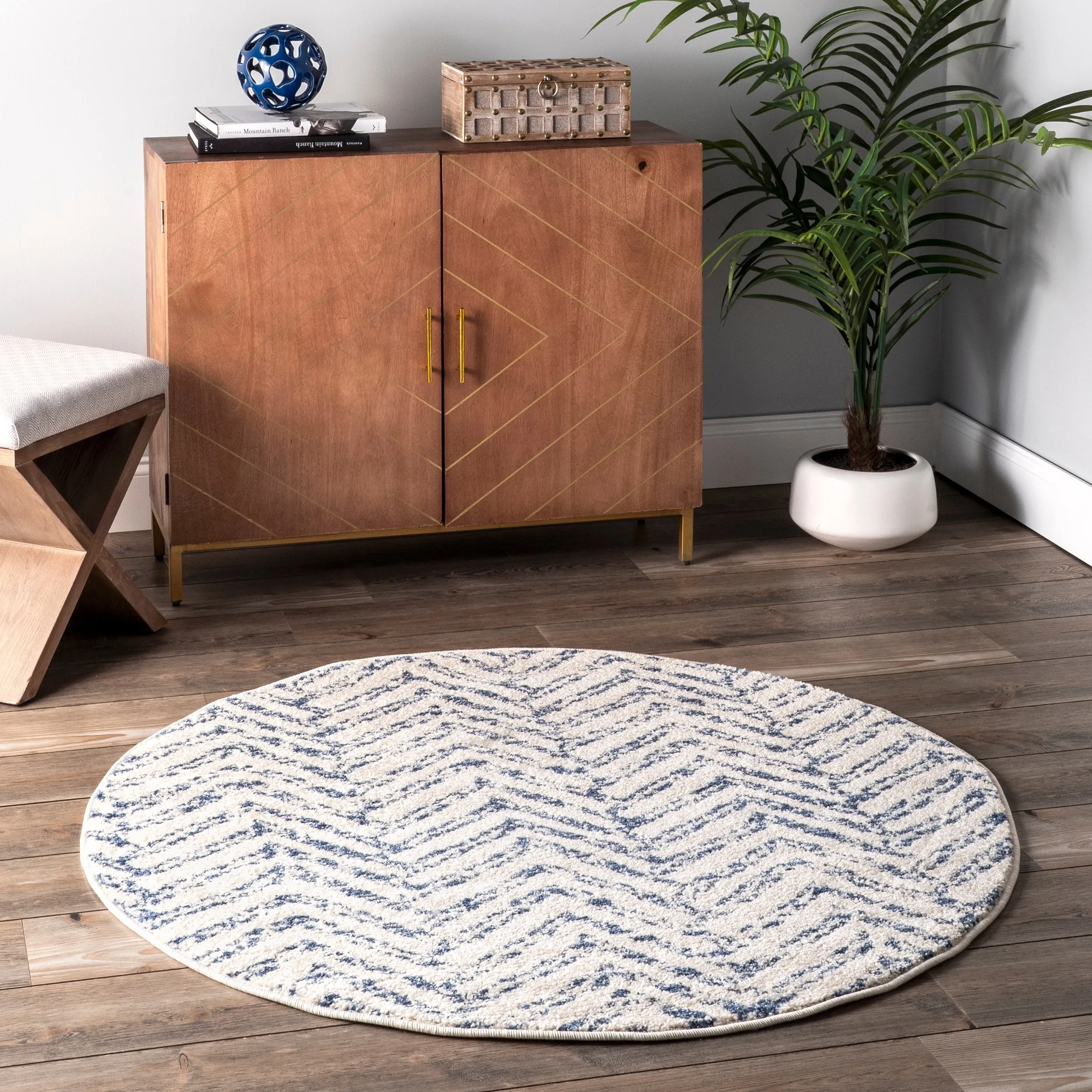 Nuloom Sasha Faded Chevron Area Rug