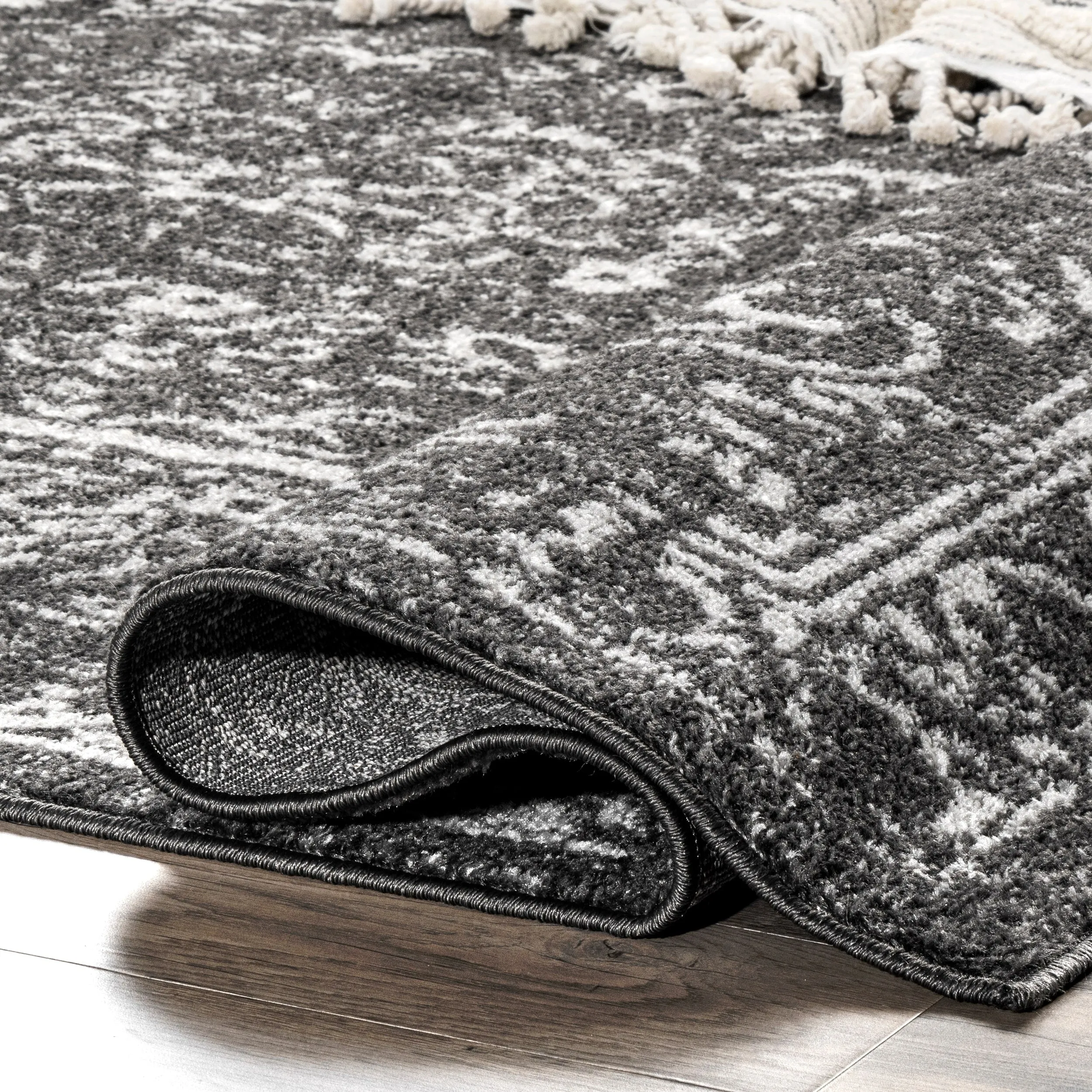 Nuloom Wren Traditional Faded Area Rug