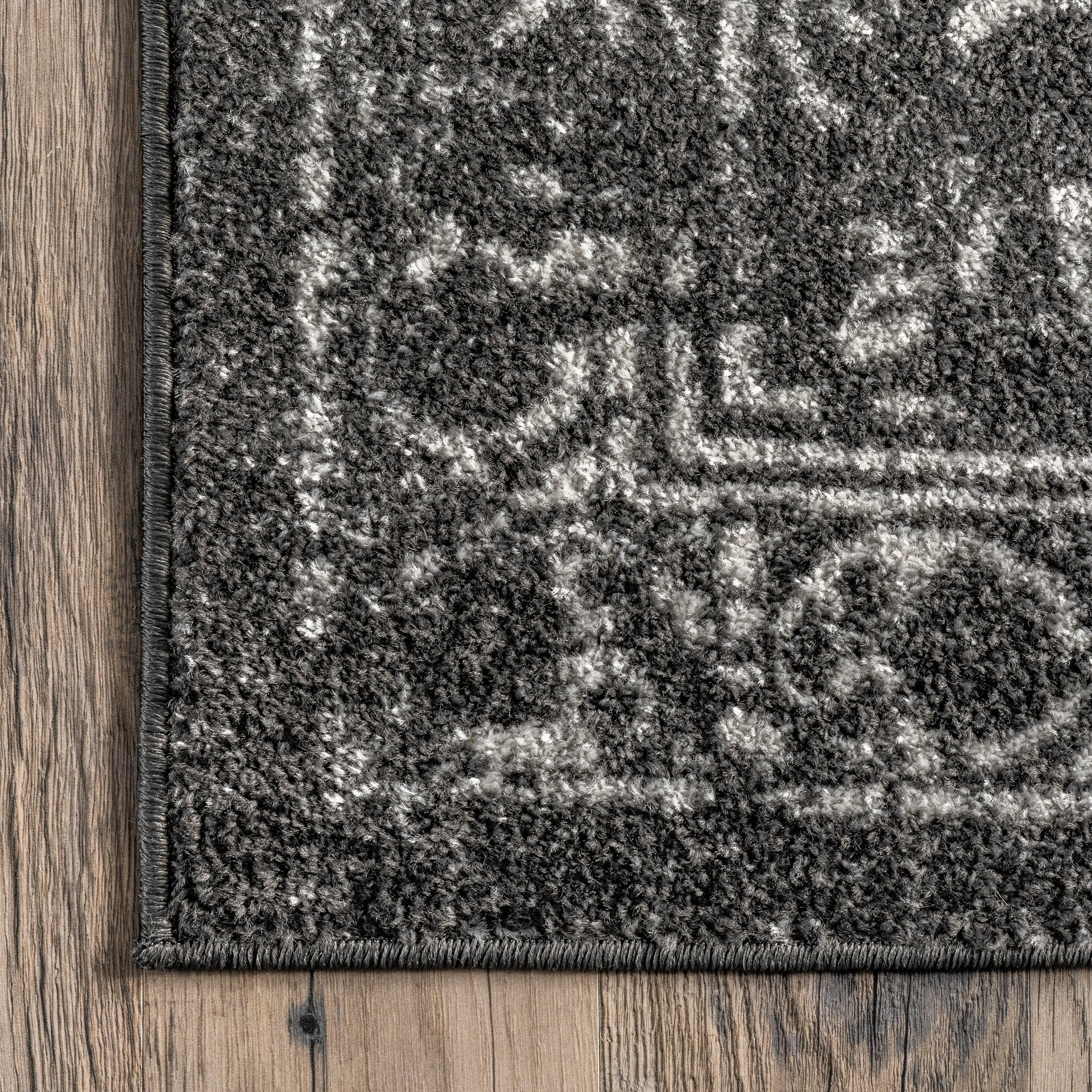 Nuloom Wren Traditional Faded Area Rug
