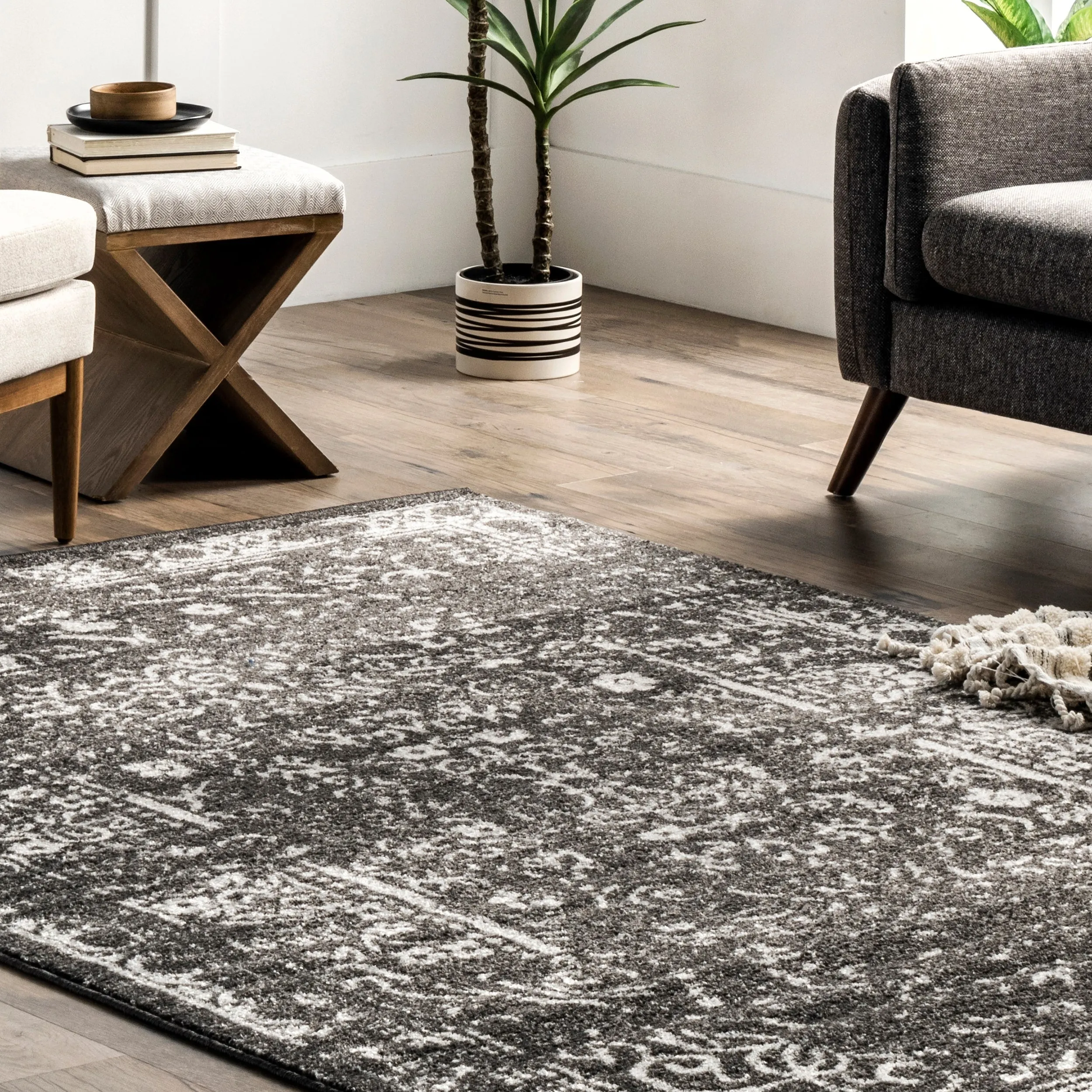 Nuloom Wren Traditional Faded Area Rug