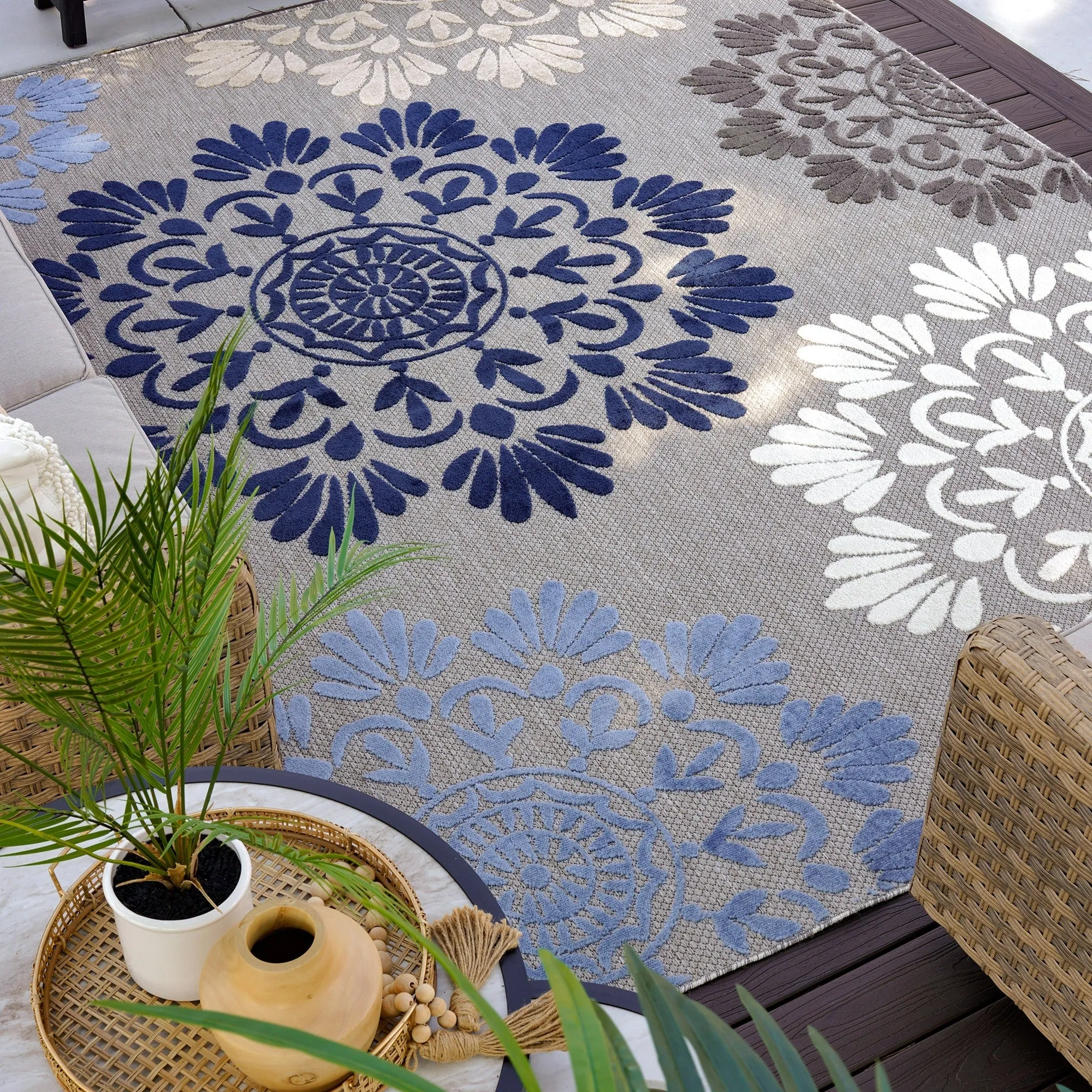 Origin Coastal Floral Indoor/Outdoor Area Rug