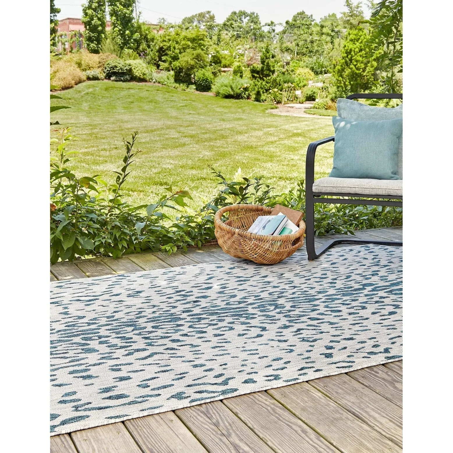 Outdoor Gallery Collection Area Rug