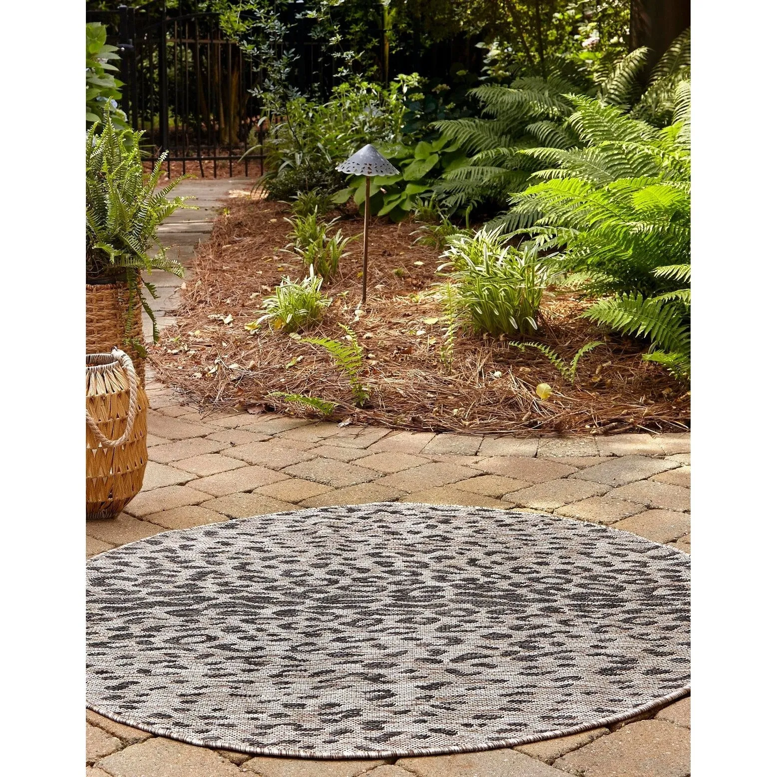 Outdoor Gallery Collection Area Rug