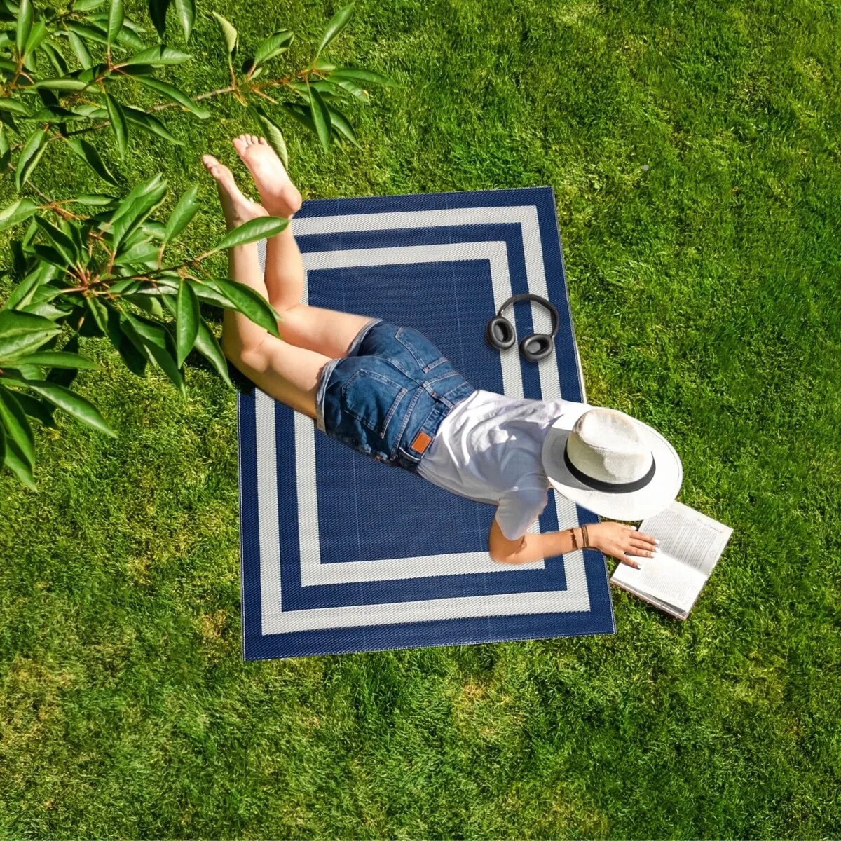 Playa Rug Outdoor Recycled Reversible Plastic Folded Mat/Rug Paris Collection Lightweight & Weather. Water and UV Resistant