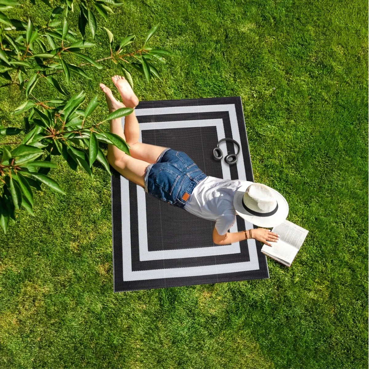 Playa Rug Outdoor Recycled Reversible Plastic Folded Mat/Rug Paris Collection Lightweight & Weather. Water and UV Resistant