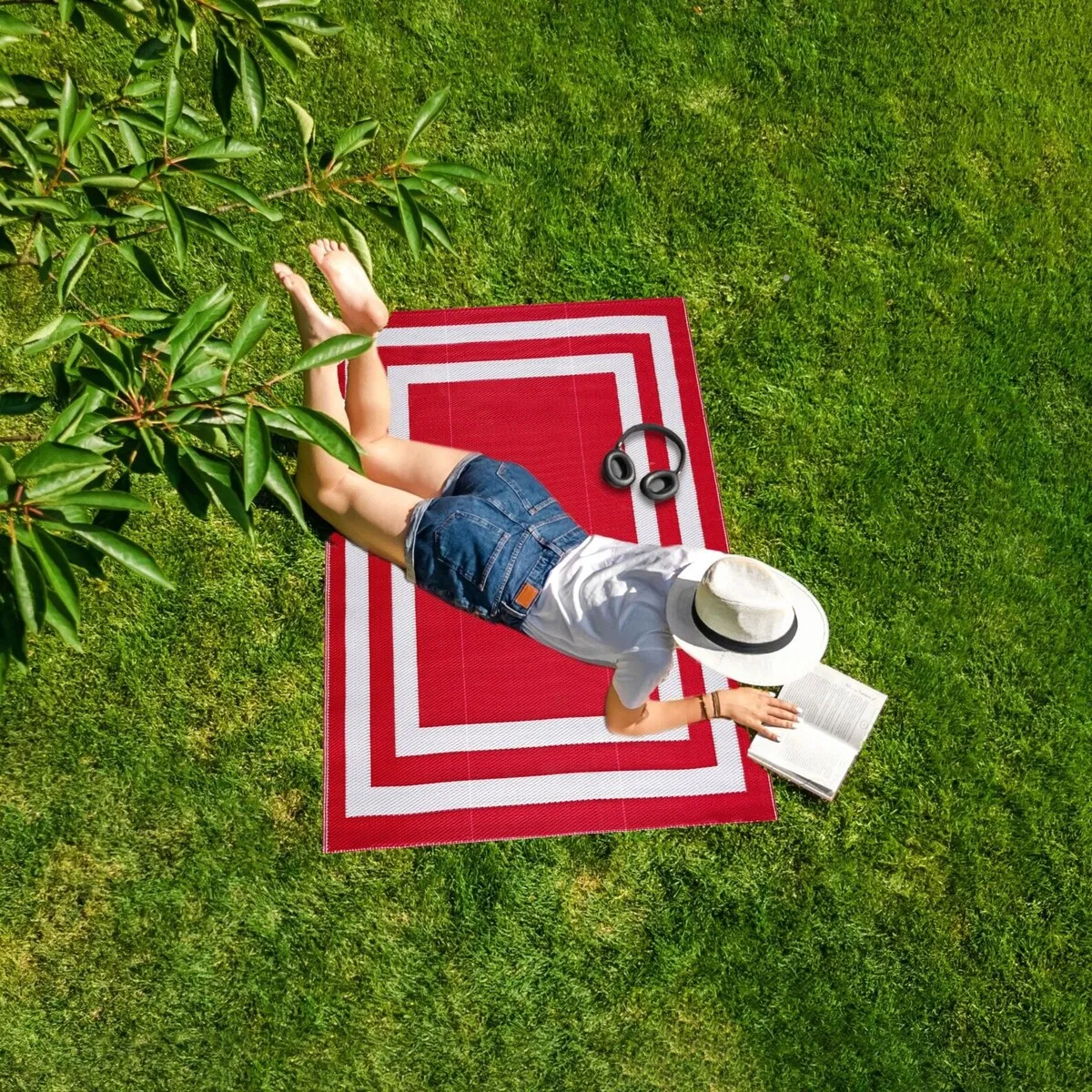 Playa Rug Outdoor Recycled Reversible Plastic Folded Mat/Rug Paris Collection Lightweight & Weather. Water and UV Resistant