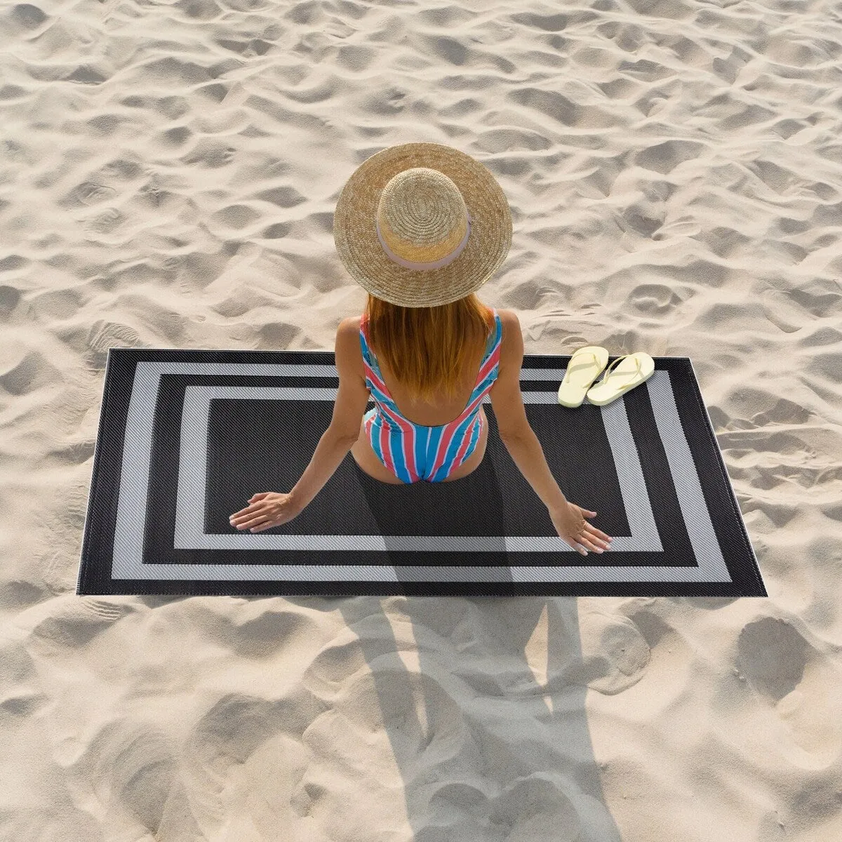 Playa Rug Outdoor Recycled Reversible Plastic Folded Mat/Rug Paris Collection Lightweight & Weather. Water and UV Resistant